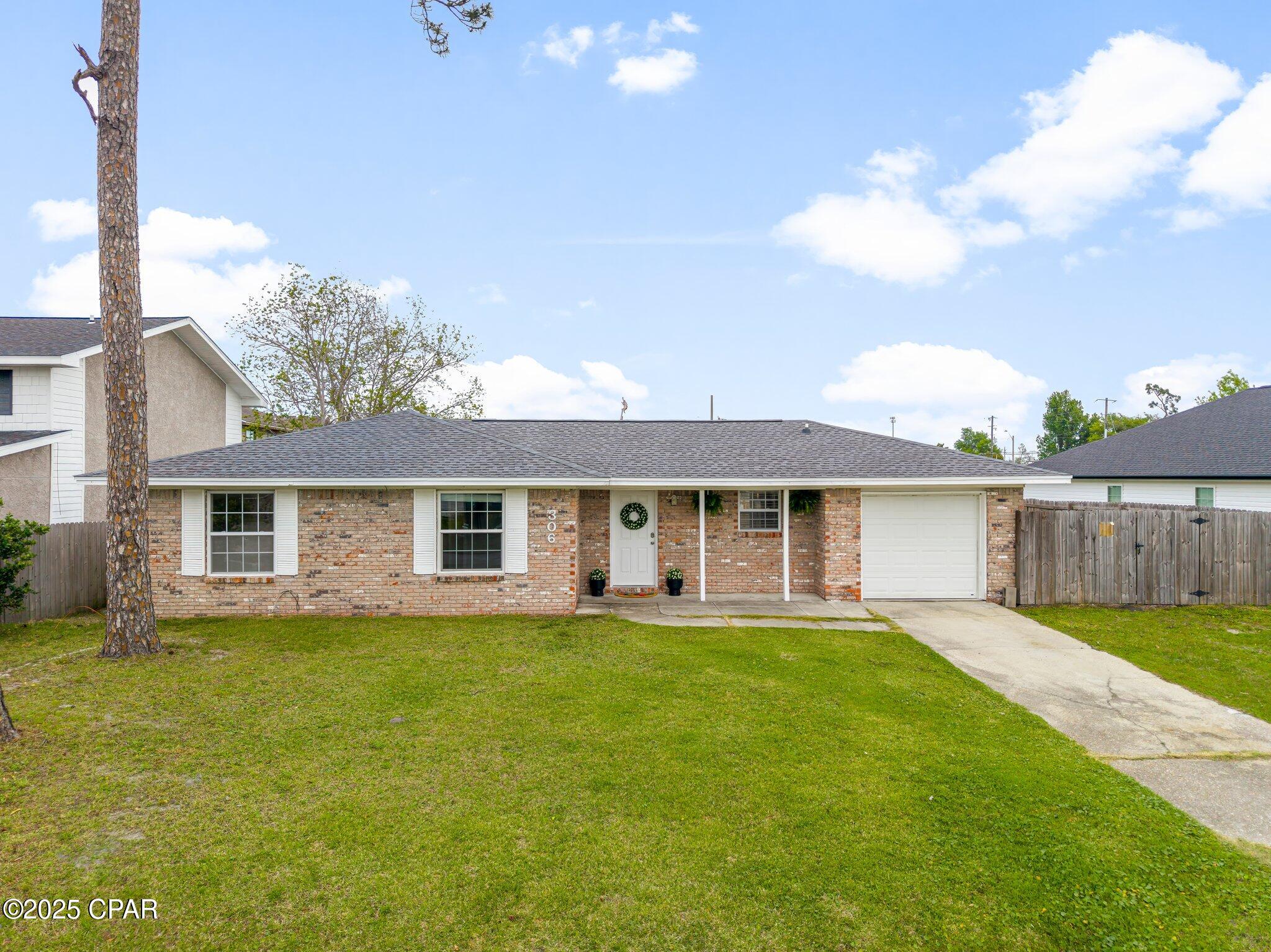 306 Lynnwood Lane
