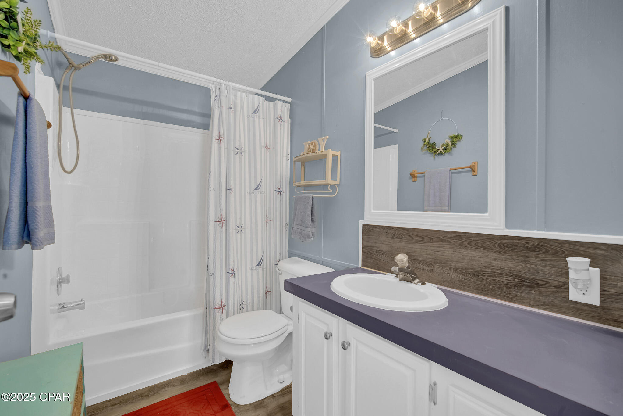 22011 Lakeview Drive