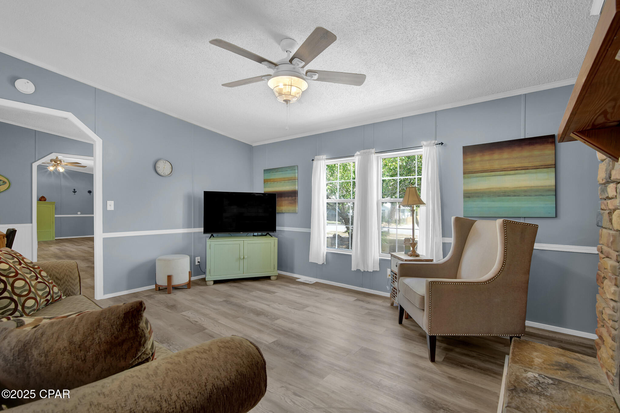 22011 Lakeview Drive