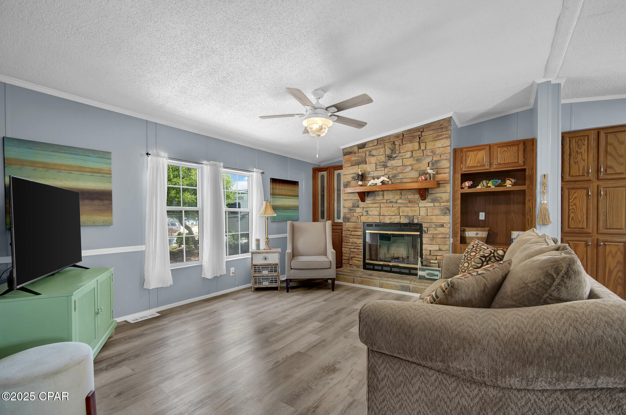 22011 Lakeview Drive