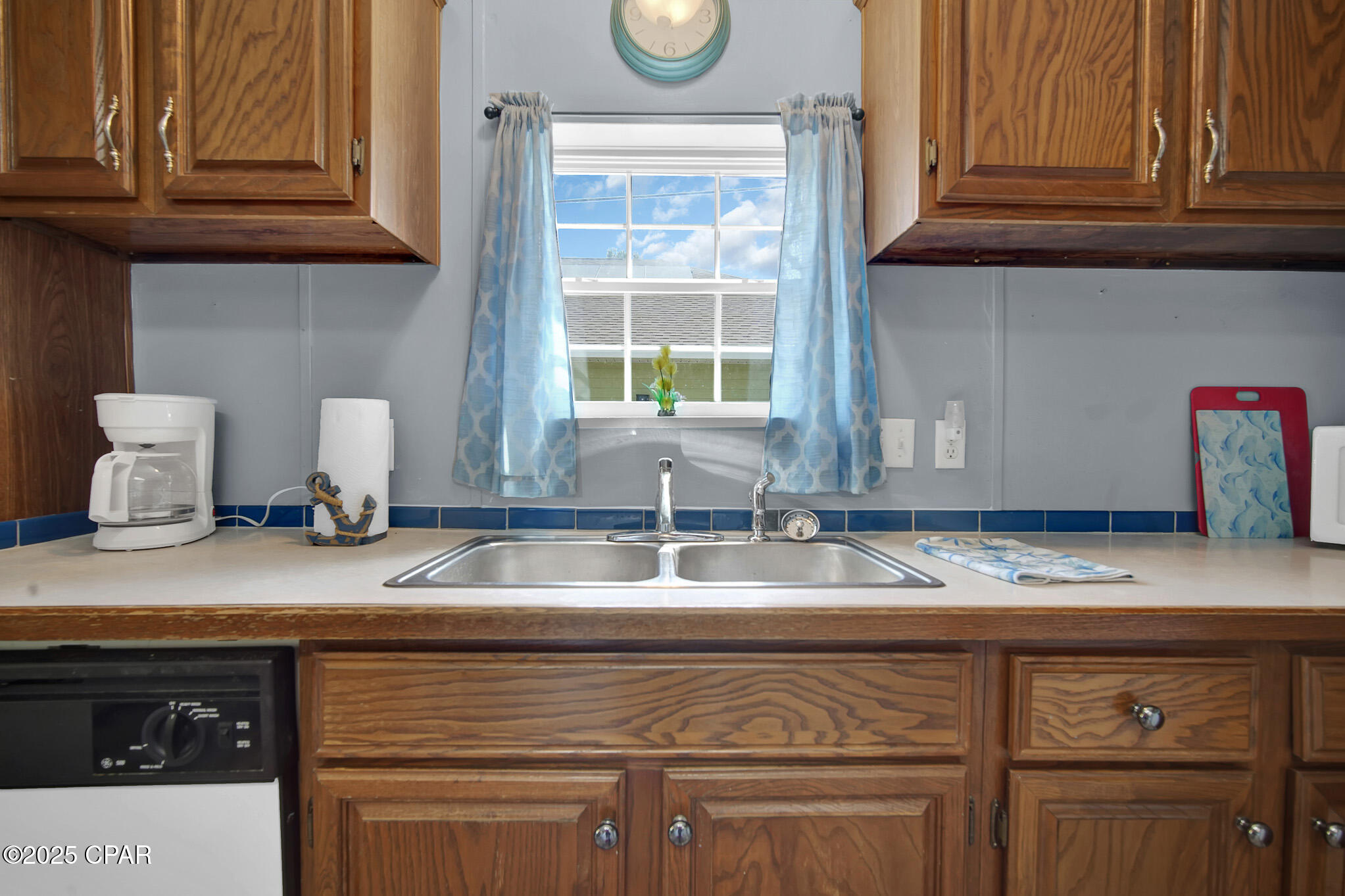 22011 Lakeview Drive