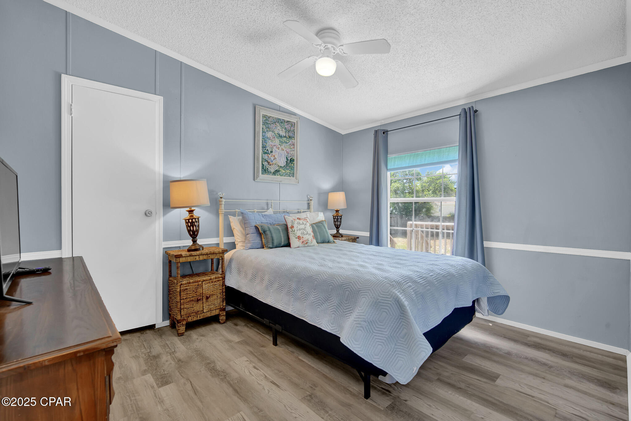 22011 Lakeview Drive