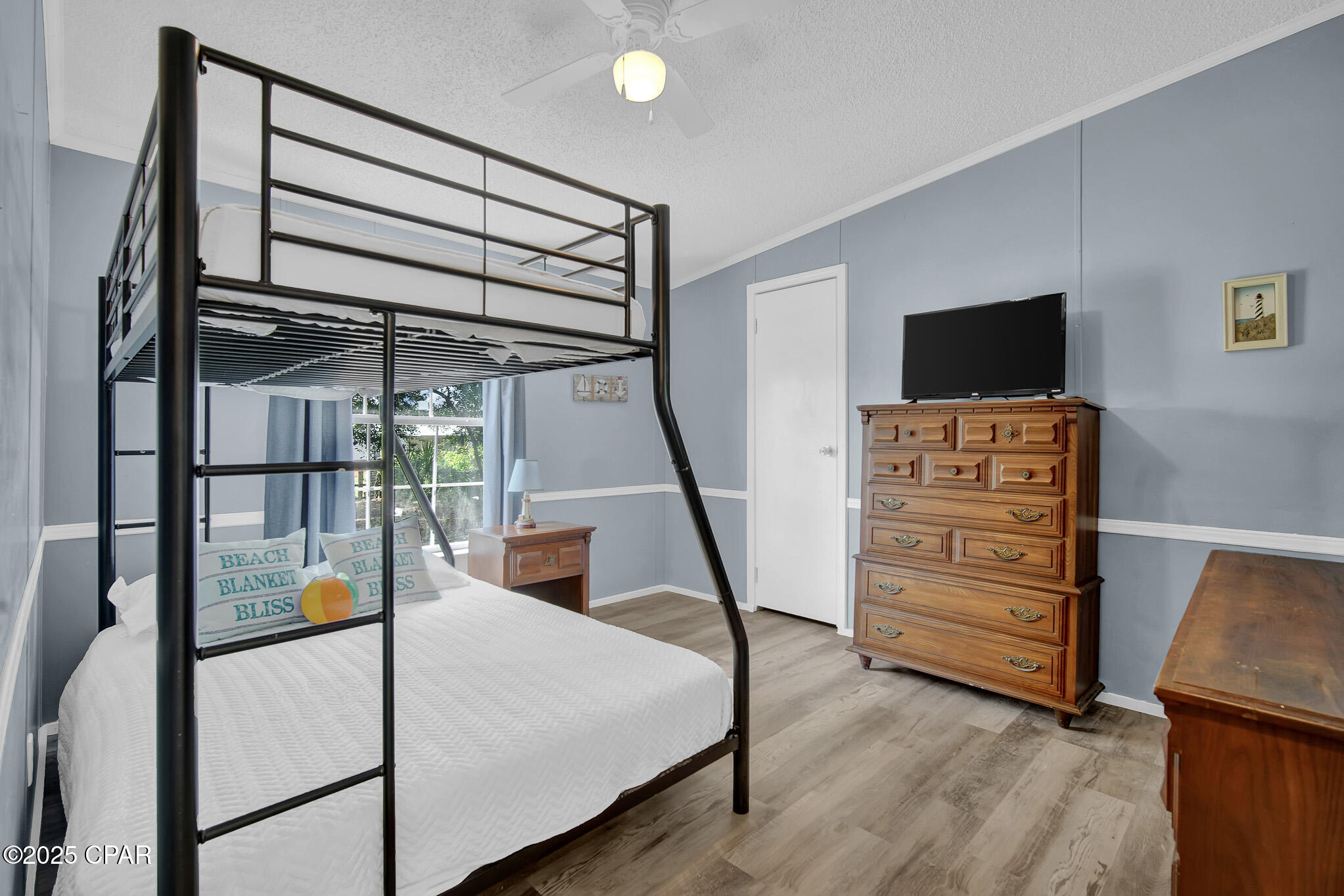 22011 Lakeview Drive