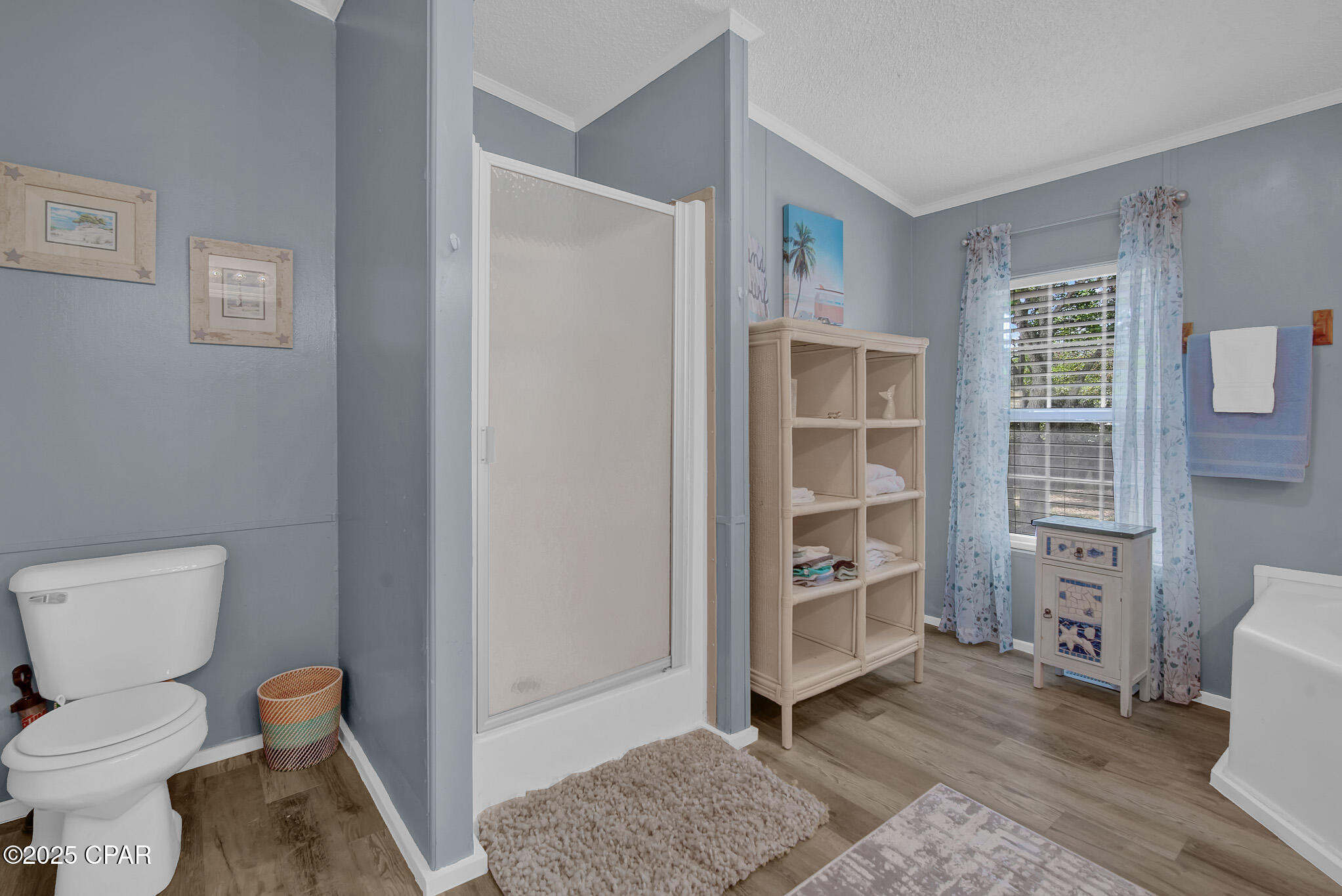 22011 Lakeview Drive