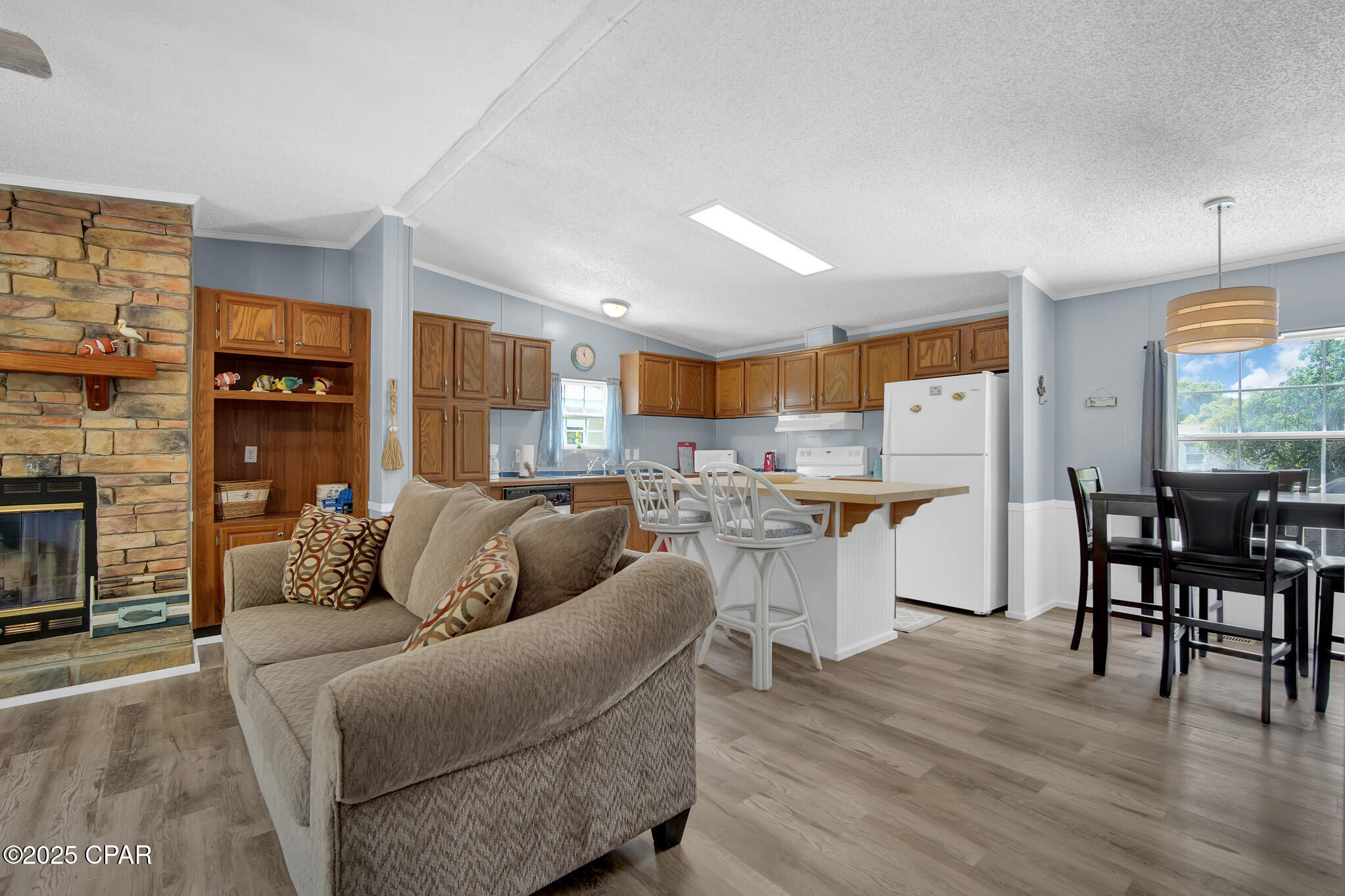 22011 Lakeview Drive