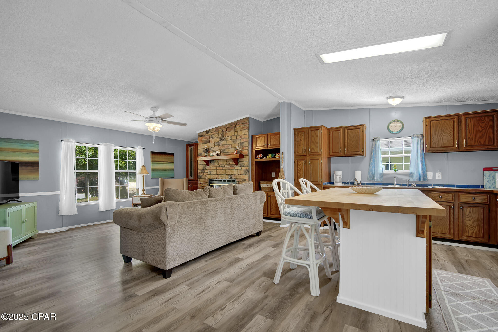 22011 Lakeview Drive