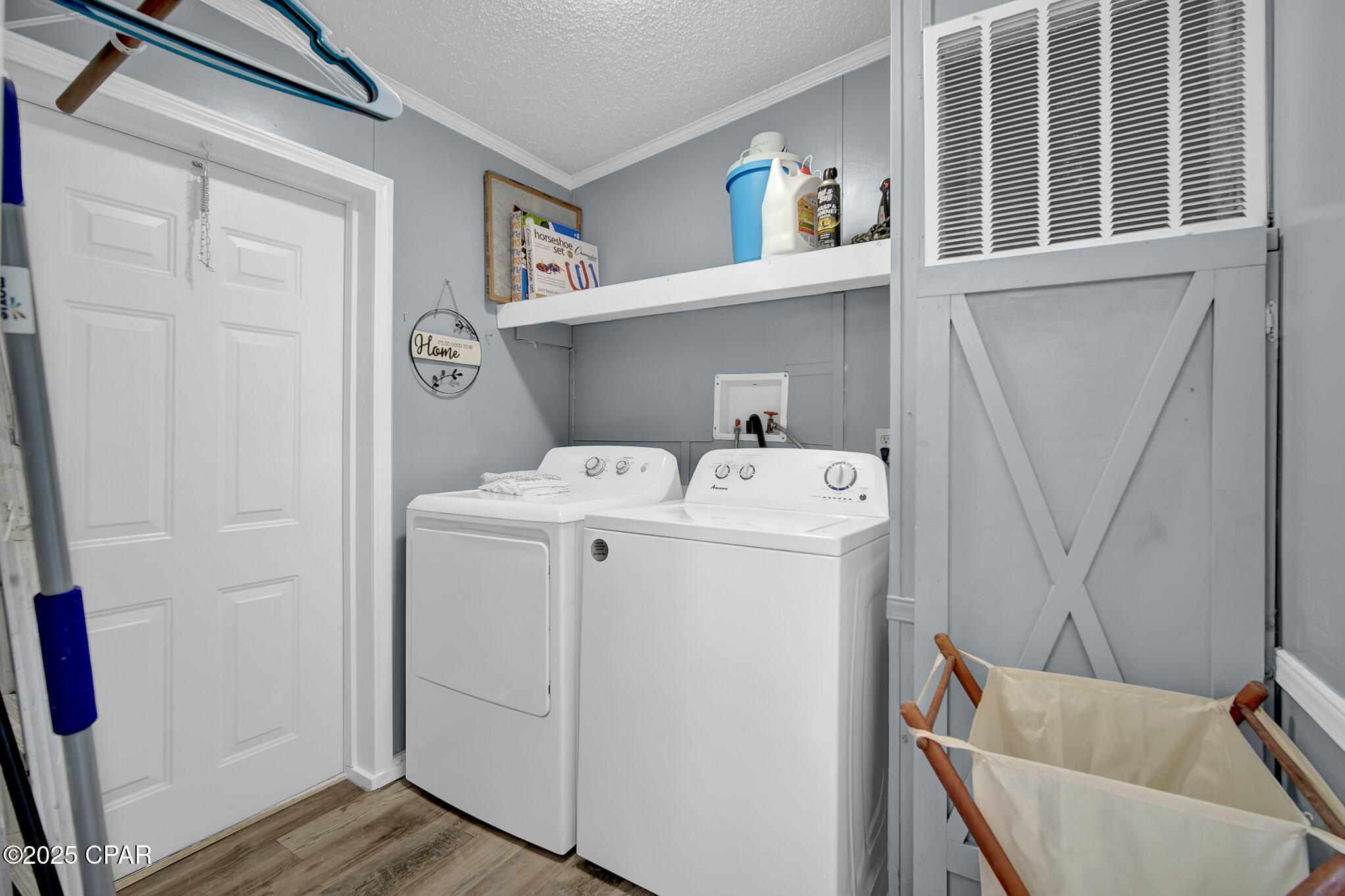 22011 Lakeview Drive