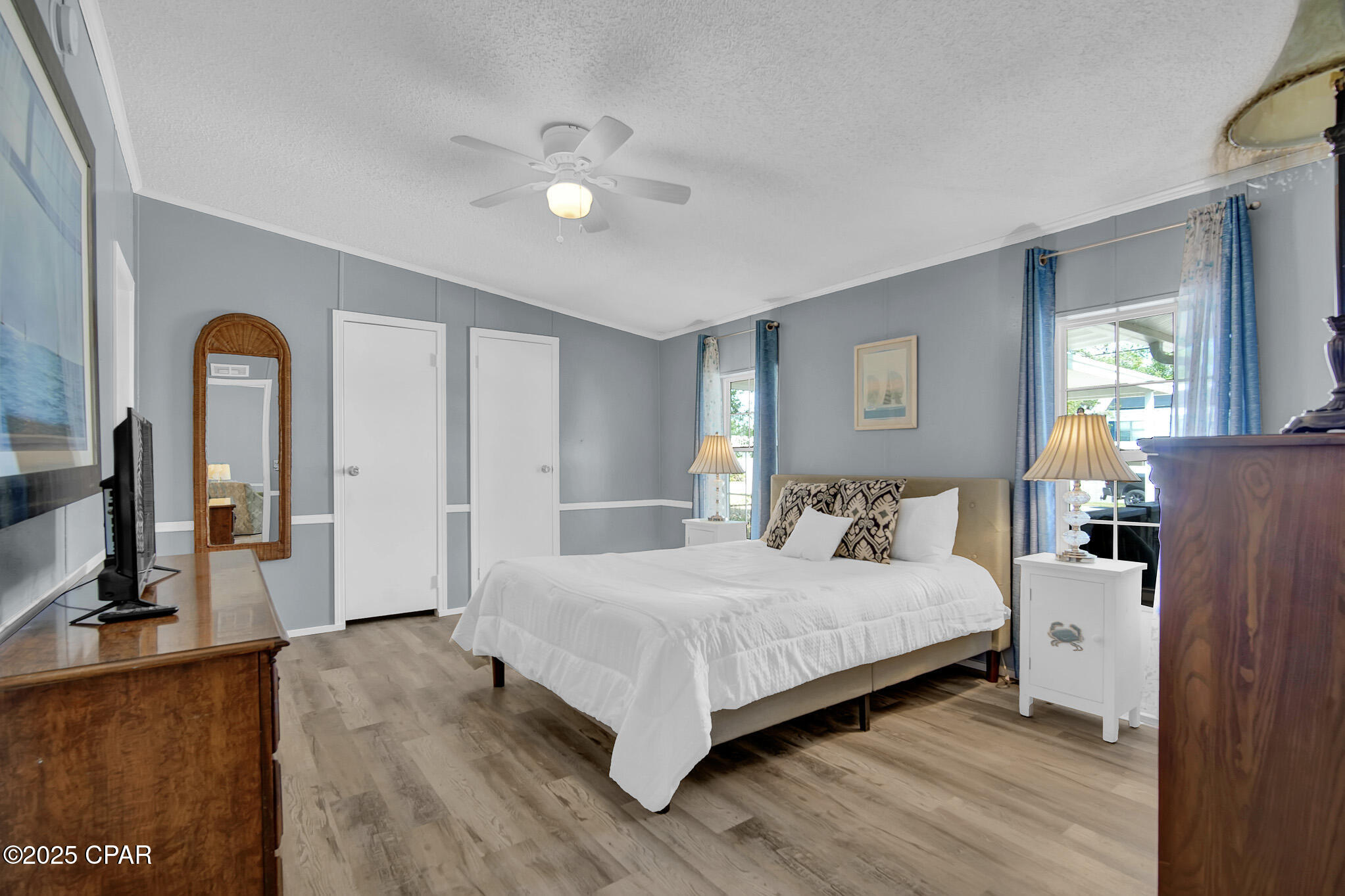 22011 Lakeview Drive