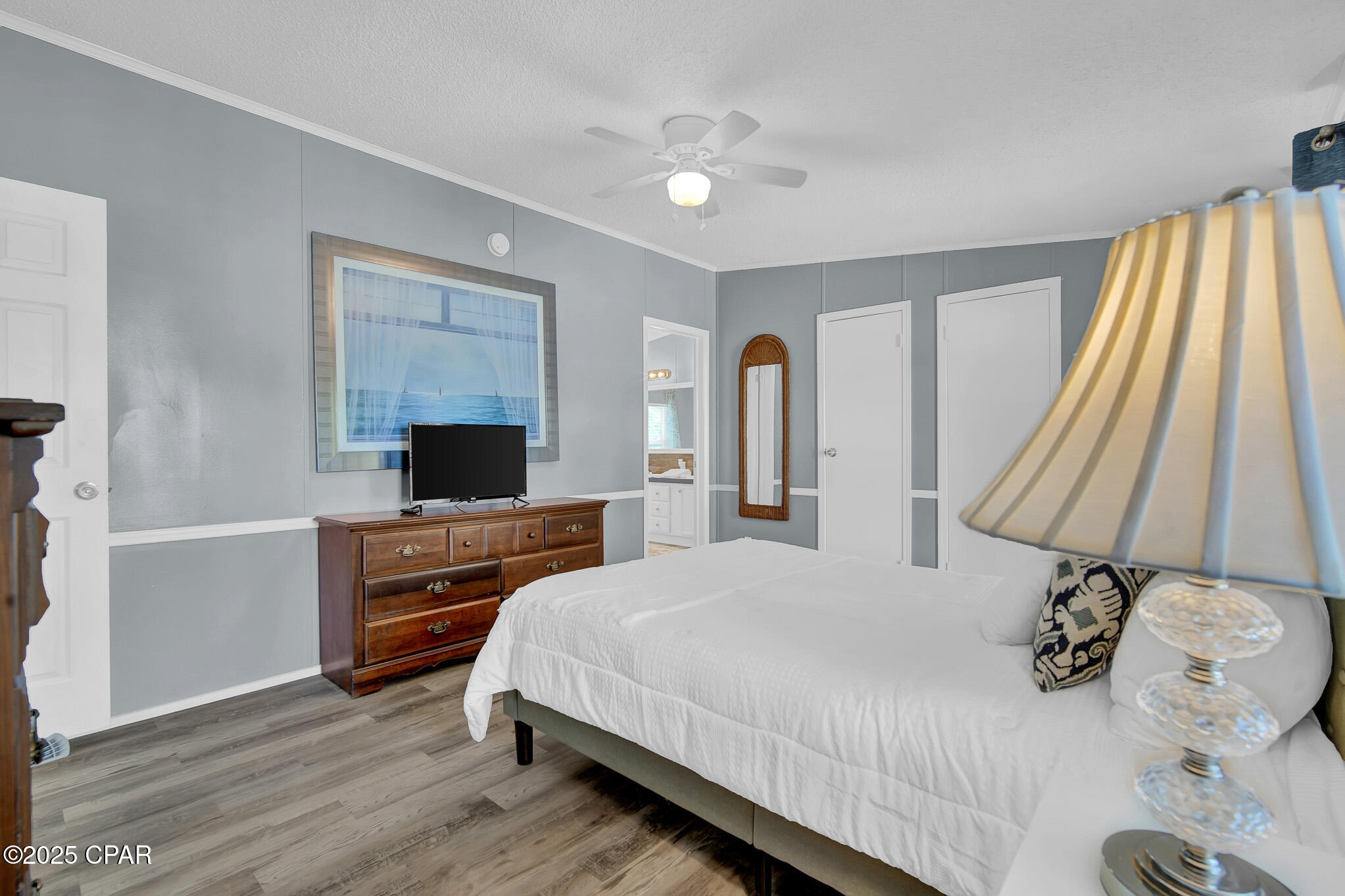 22011 Lakeview Drive