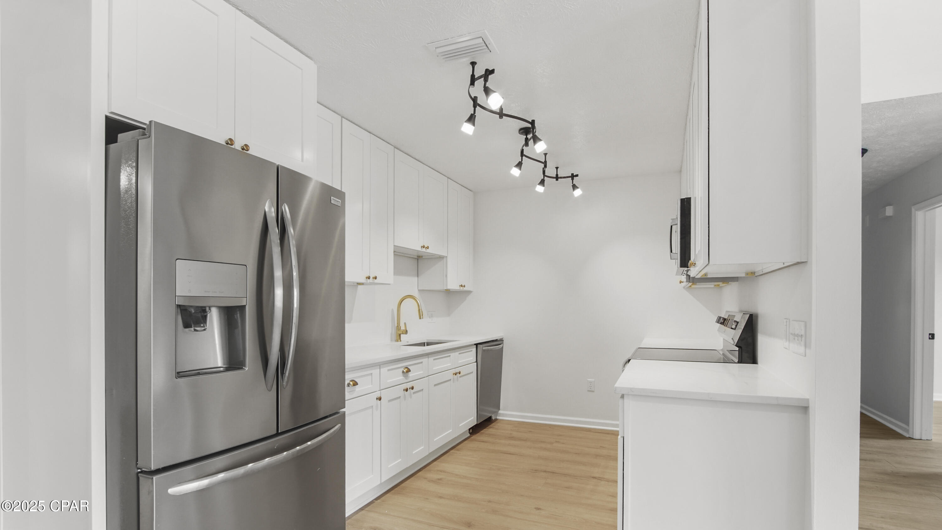 704 W 19th Street