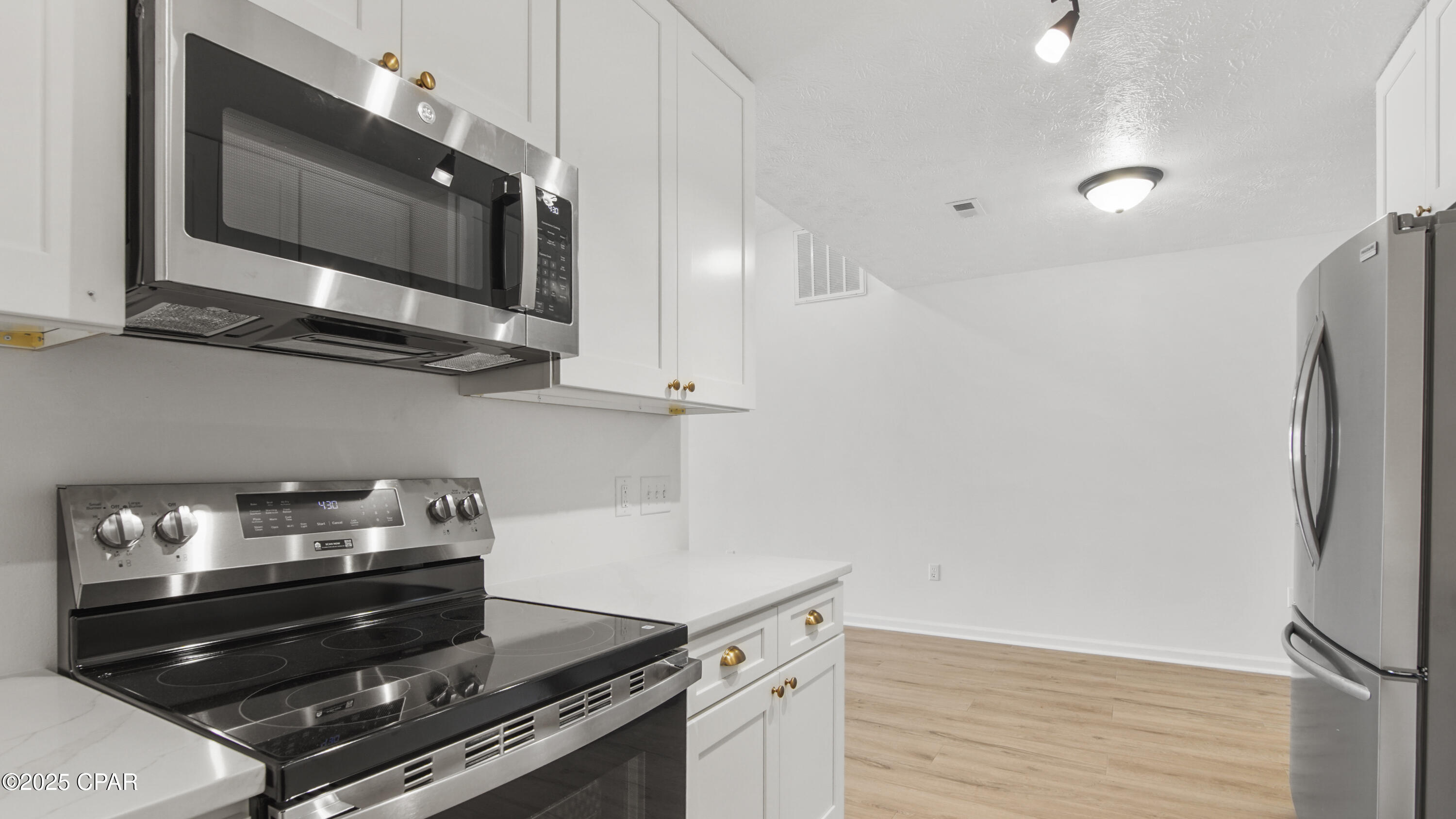 704 W 19th Street