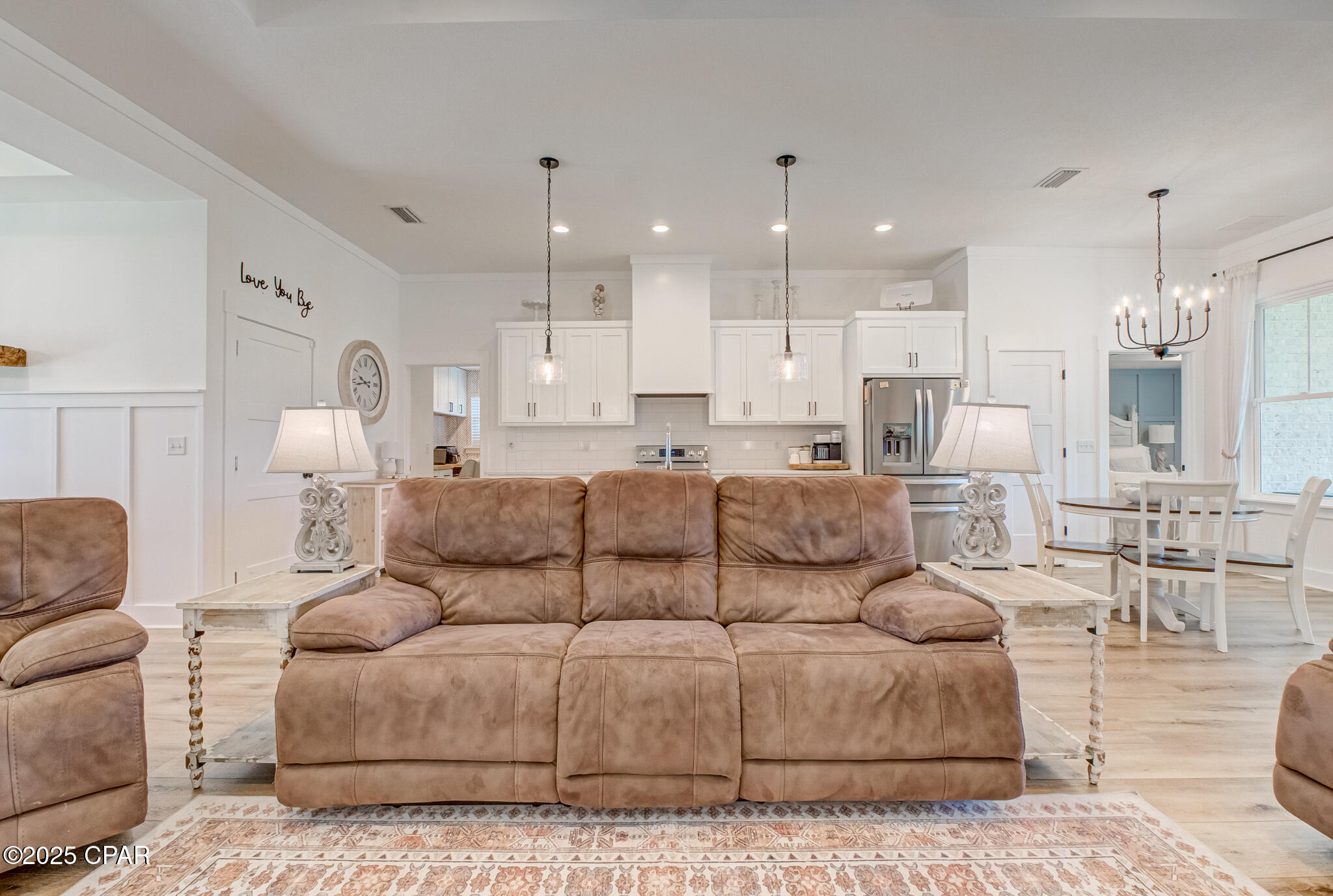 3917 Sandpine Way