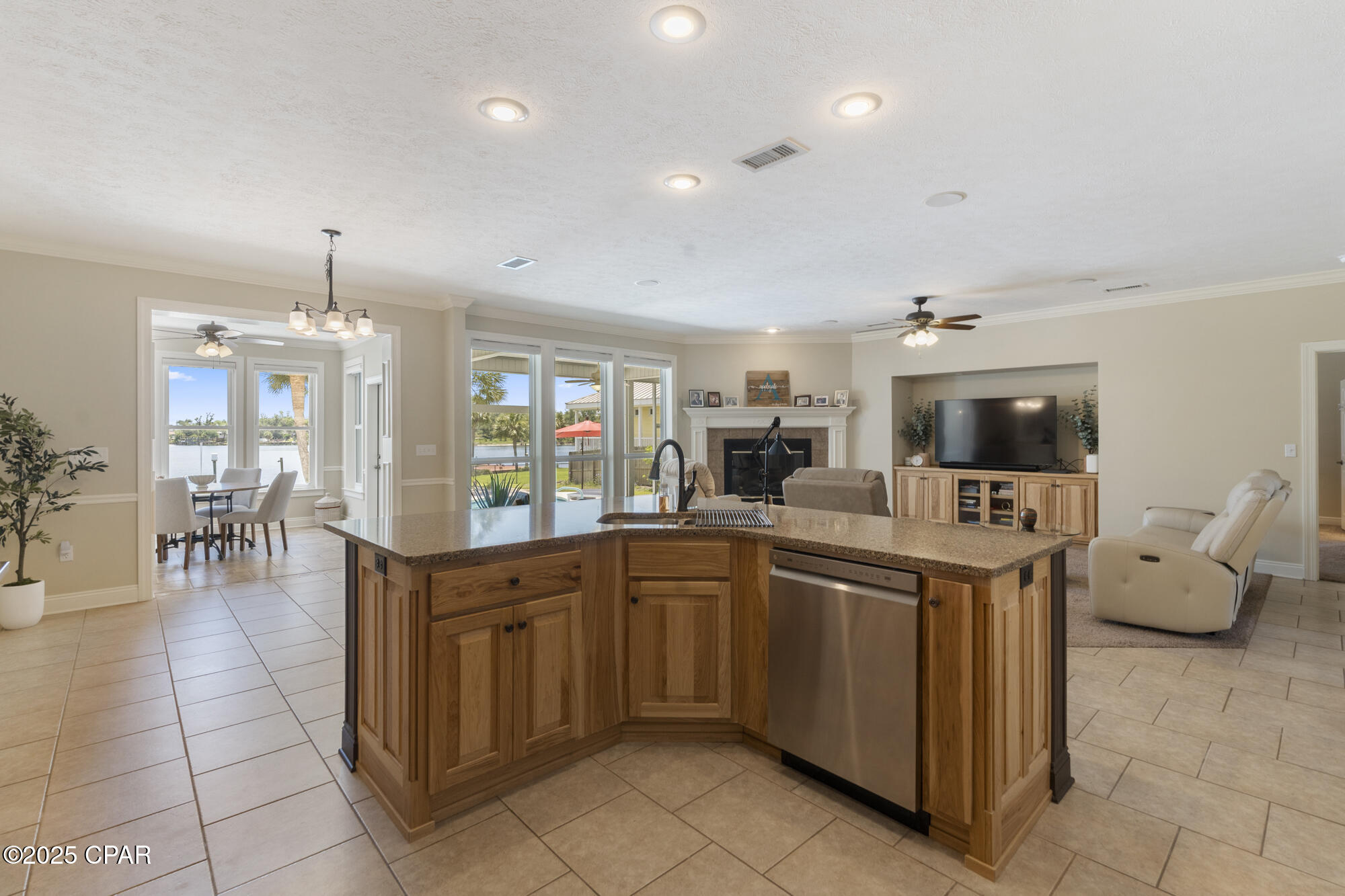 1119 E Park Street