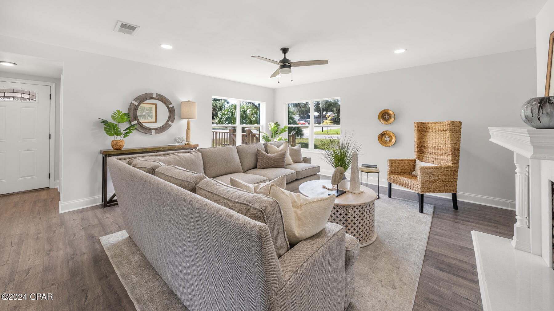 300 N Cove Boulevard