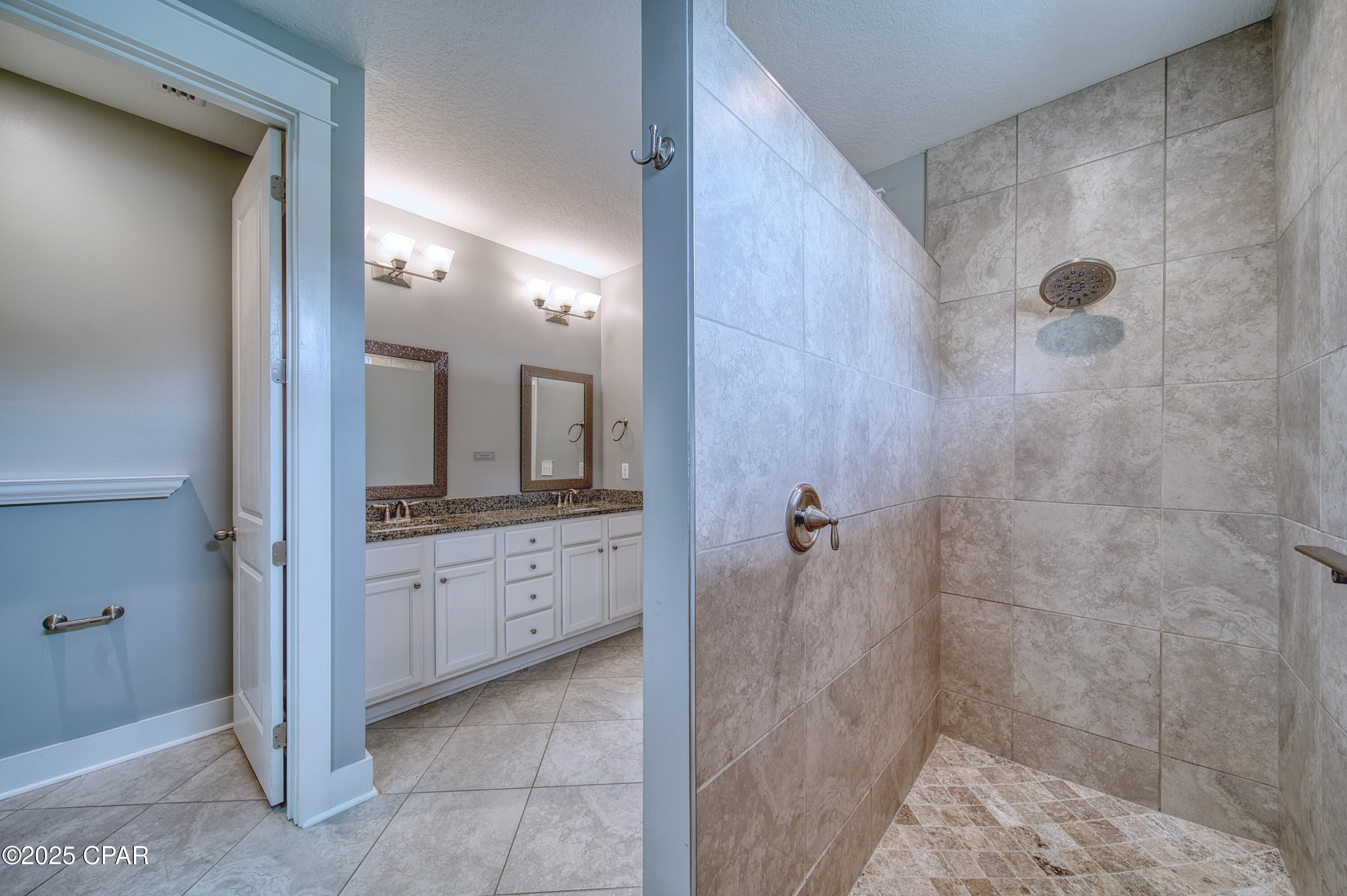 3113 E Heartleaf Avenue