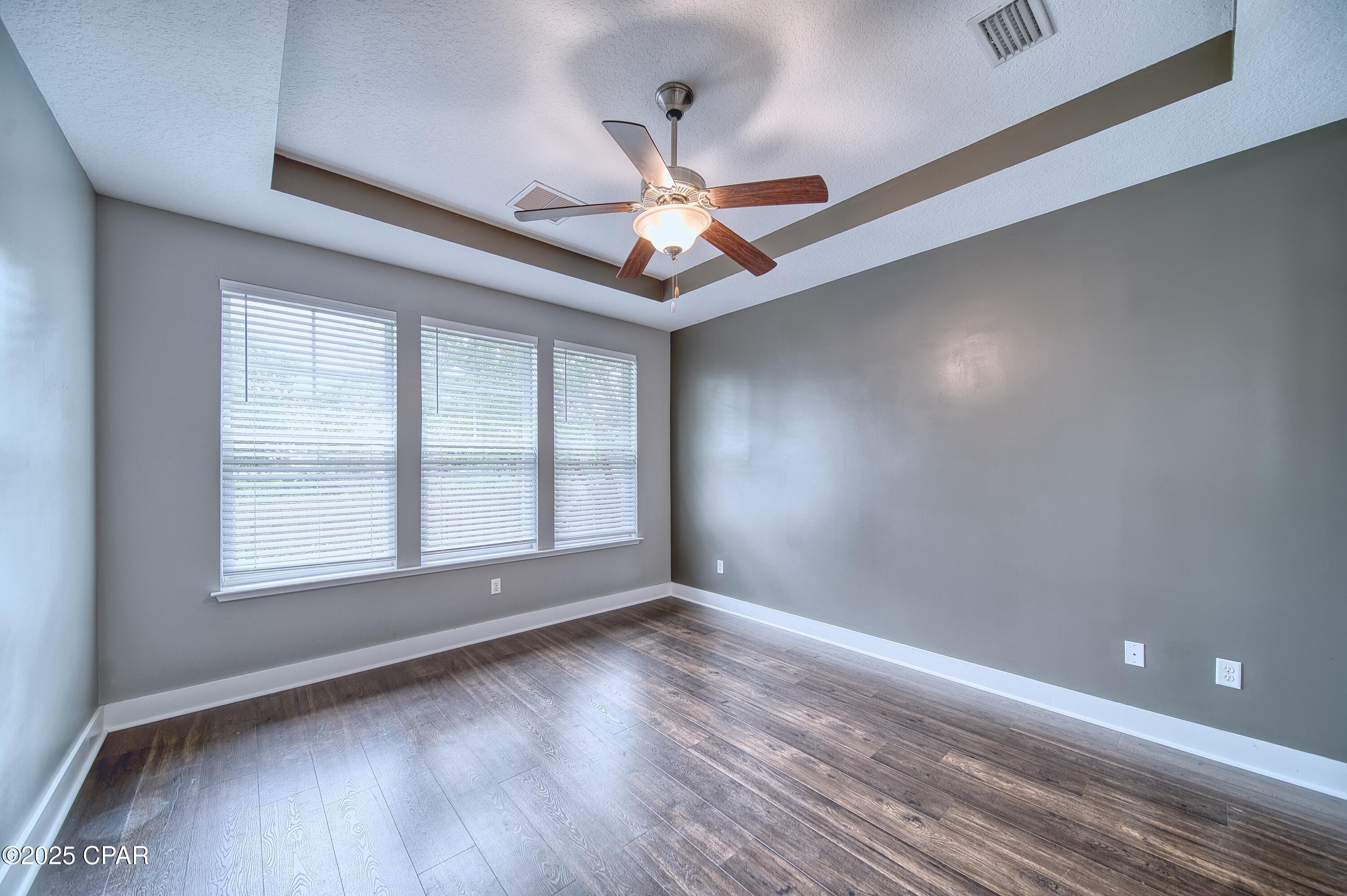 3113 E Heartleaf Avenue