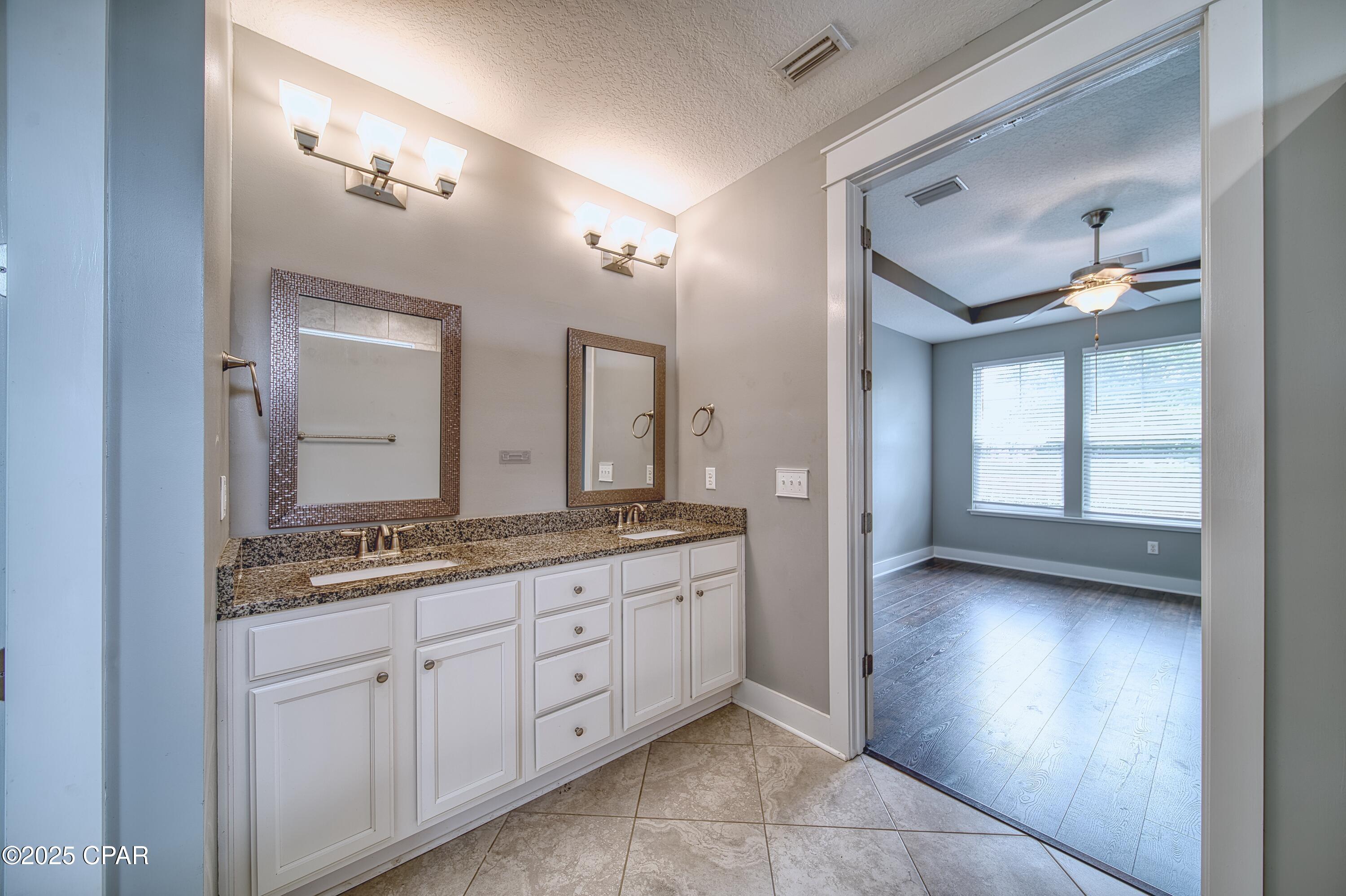 3113 E Heartleaf Avenue