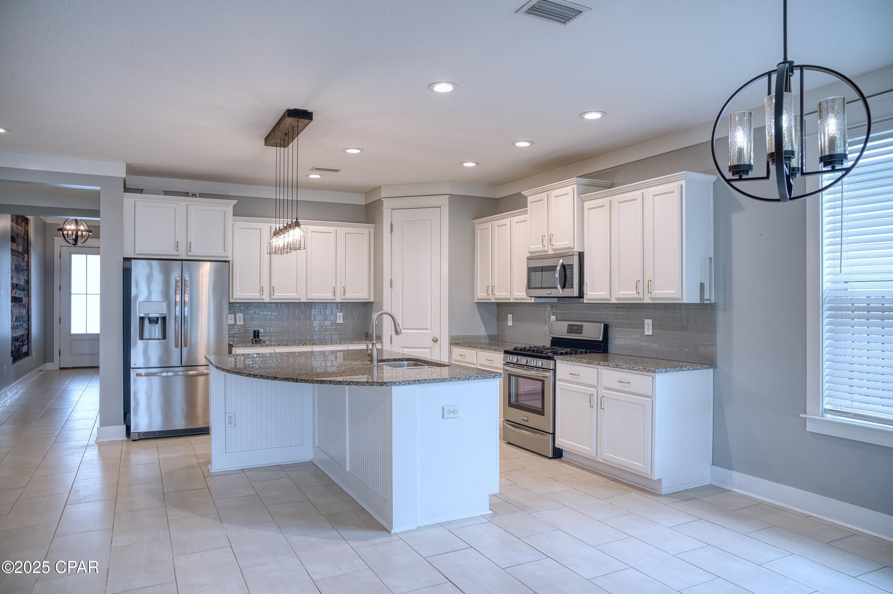 3113 E Heartleaf Avenue