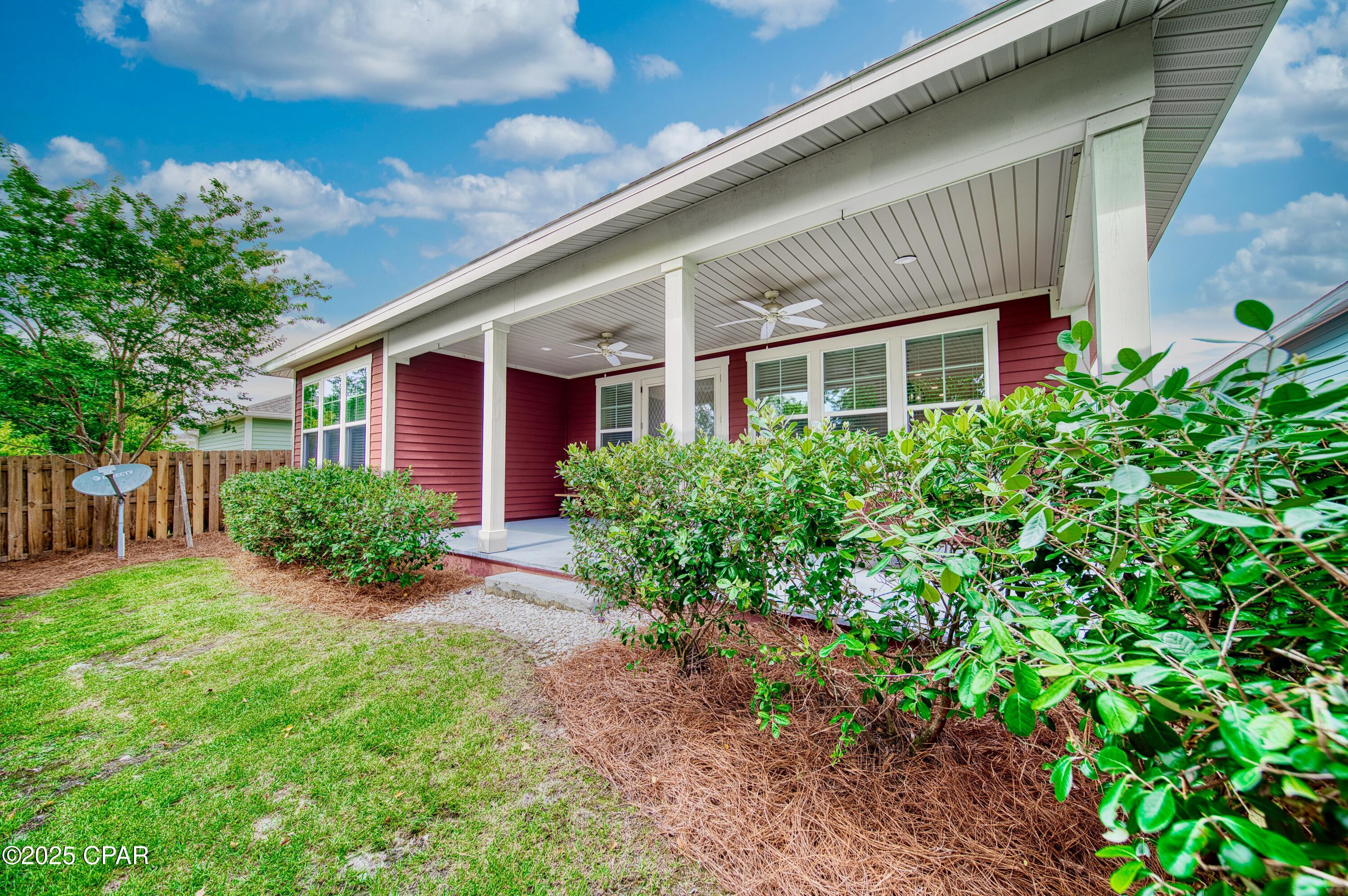 3113 E Heartleaf Avenue