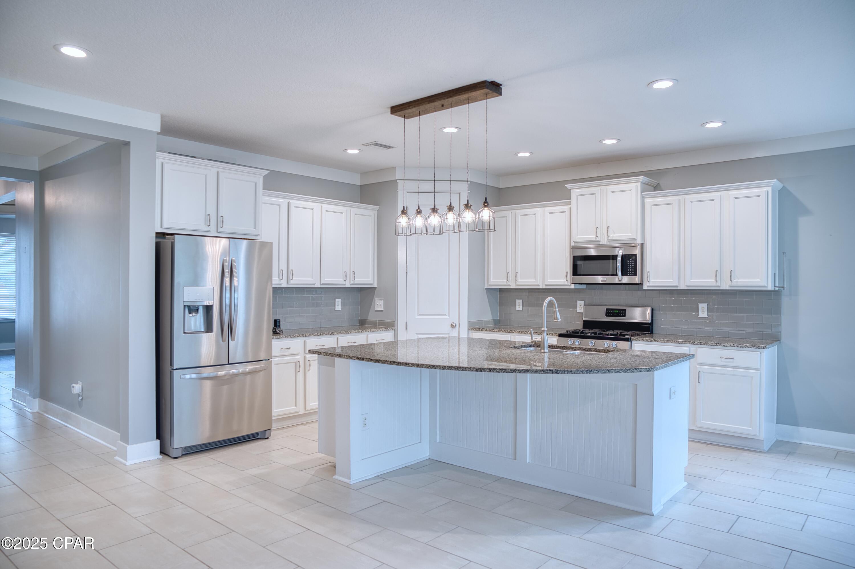 3113 E Heartleaf Avenue