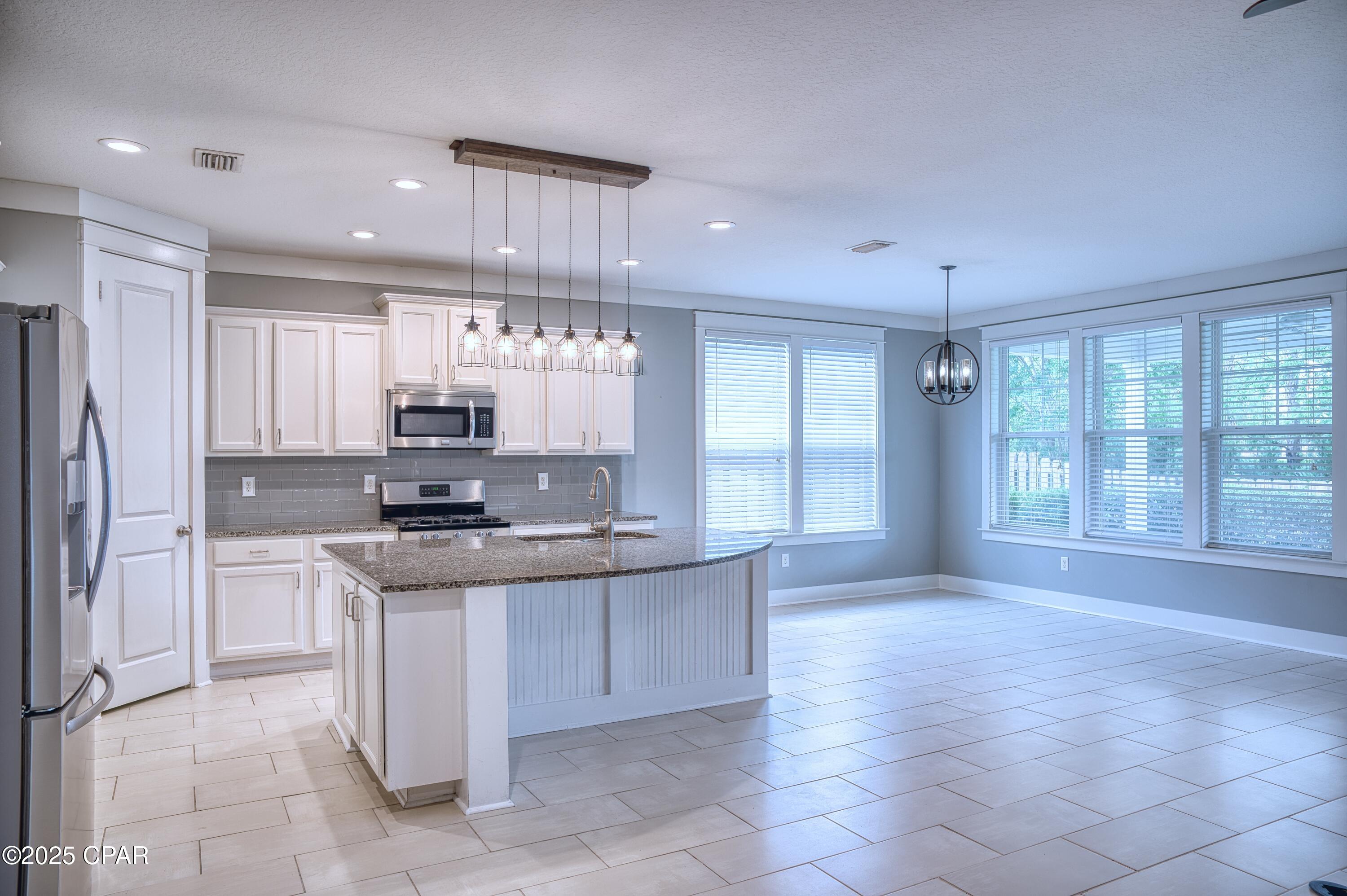 3113 E Heartleaf Avenue