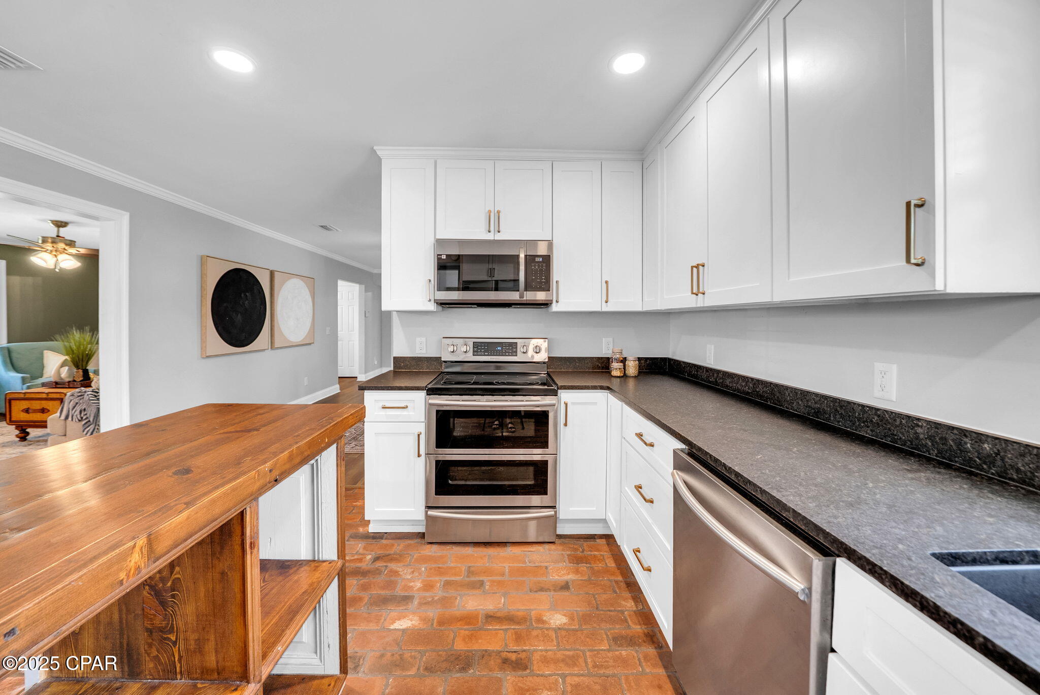 2207 W 33rd Street