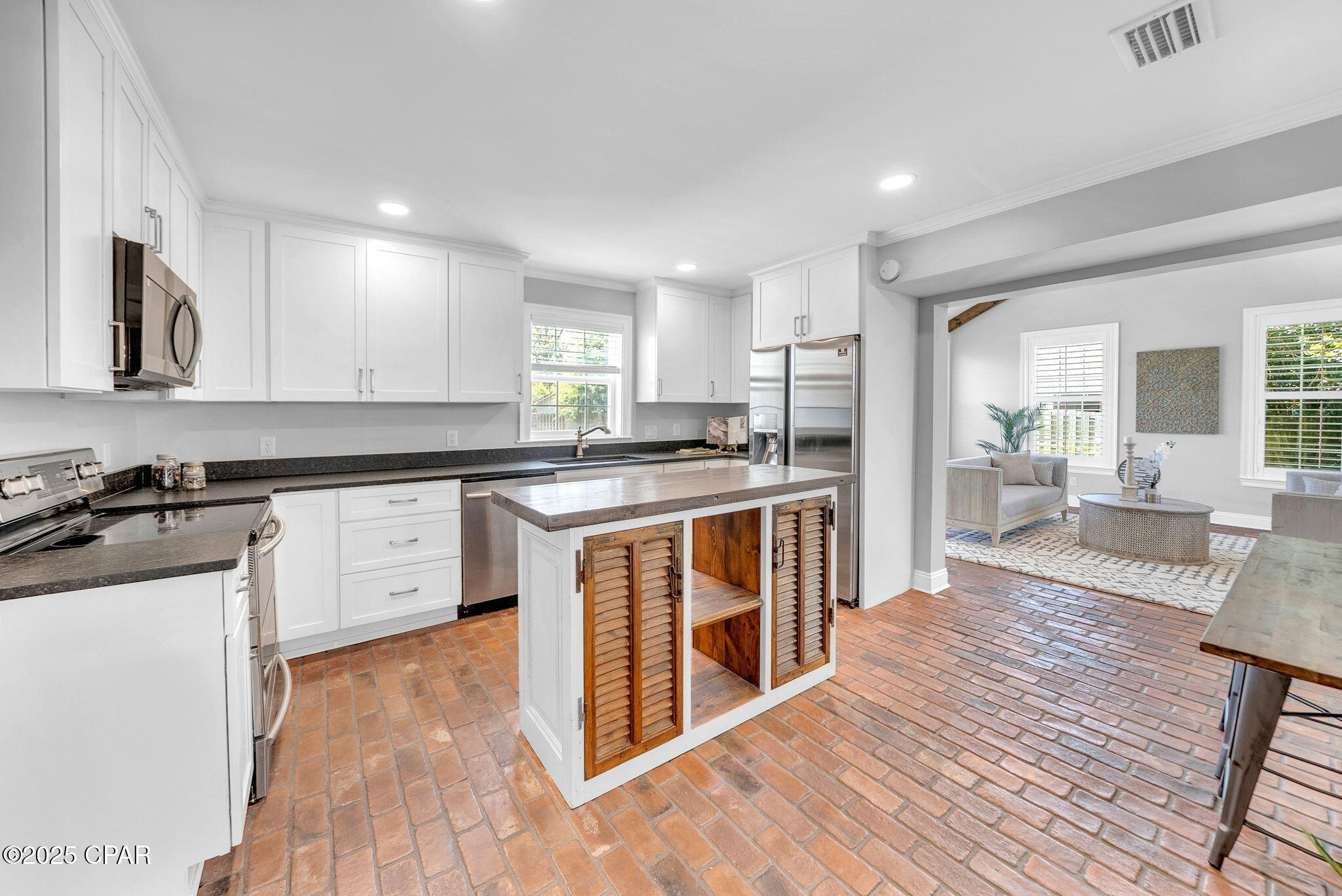 2207 W 33rd Street