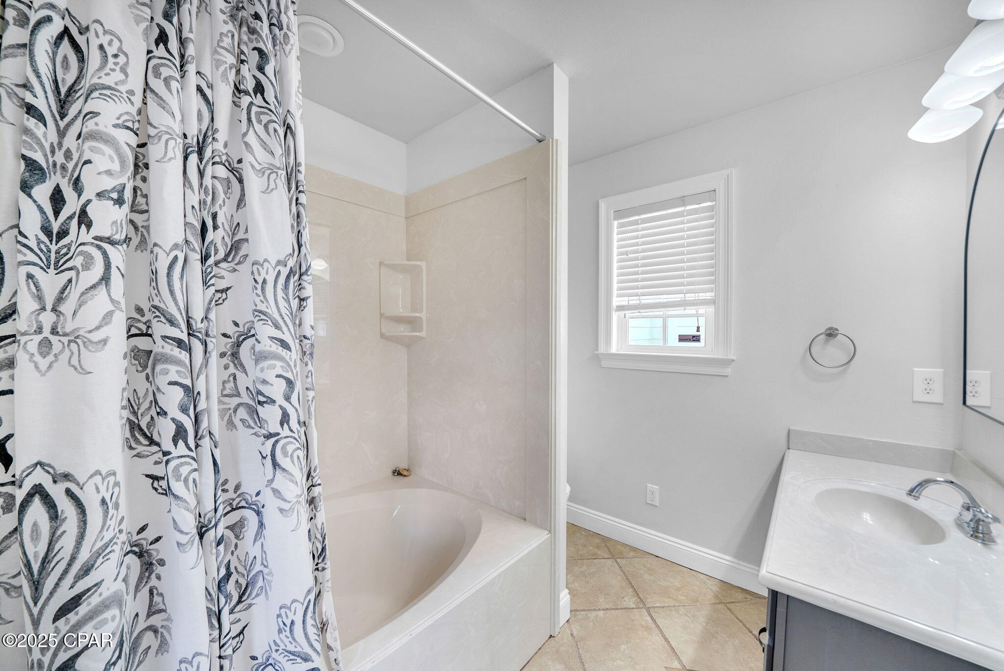 2207 W 33rd Street