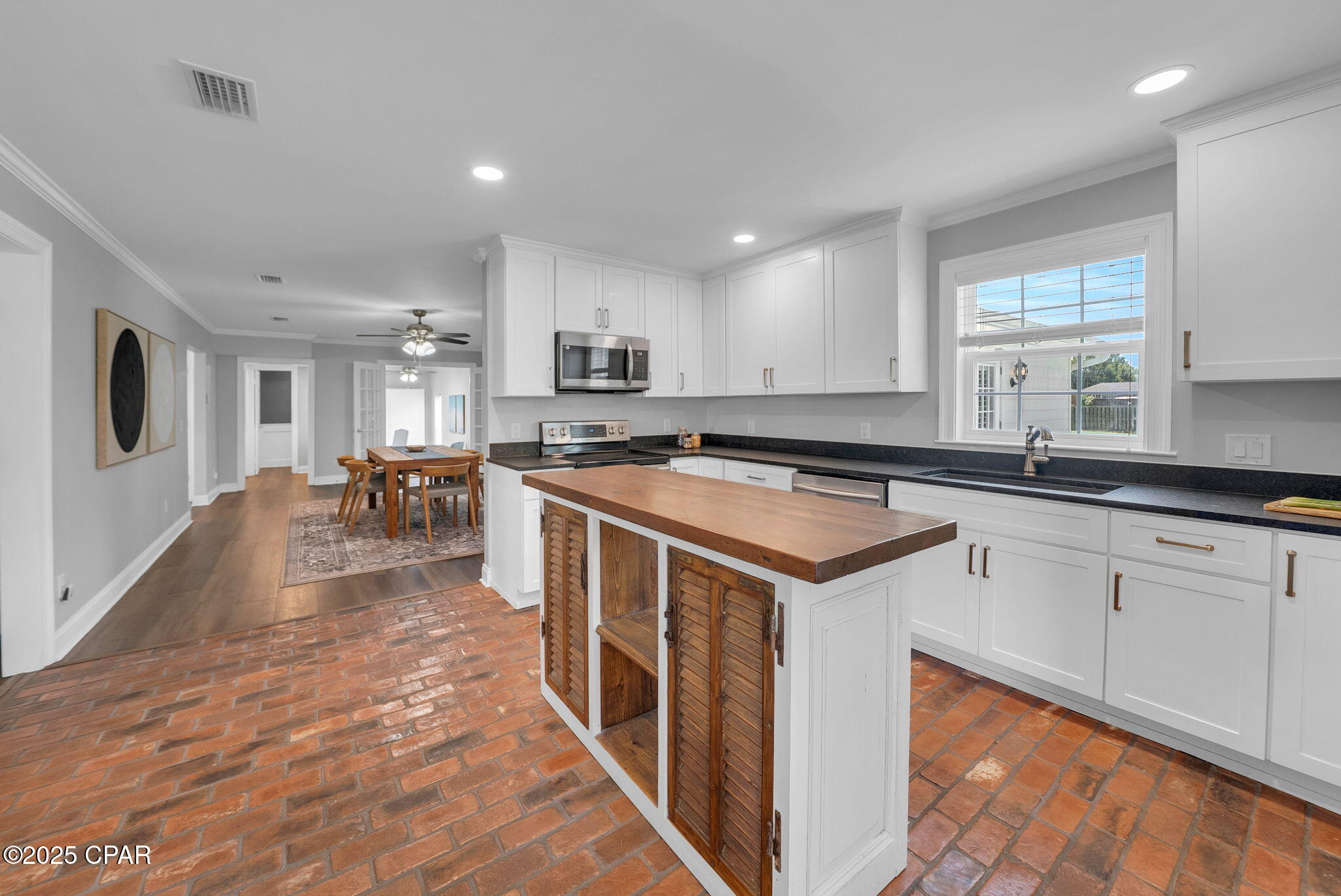 2207 W 33rd Street