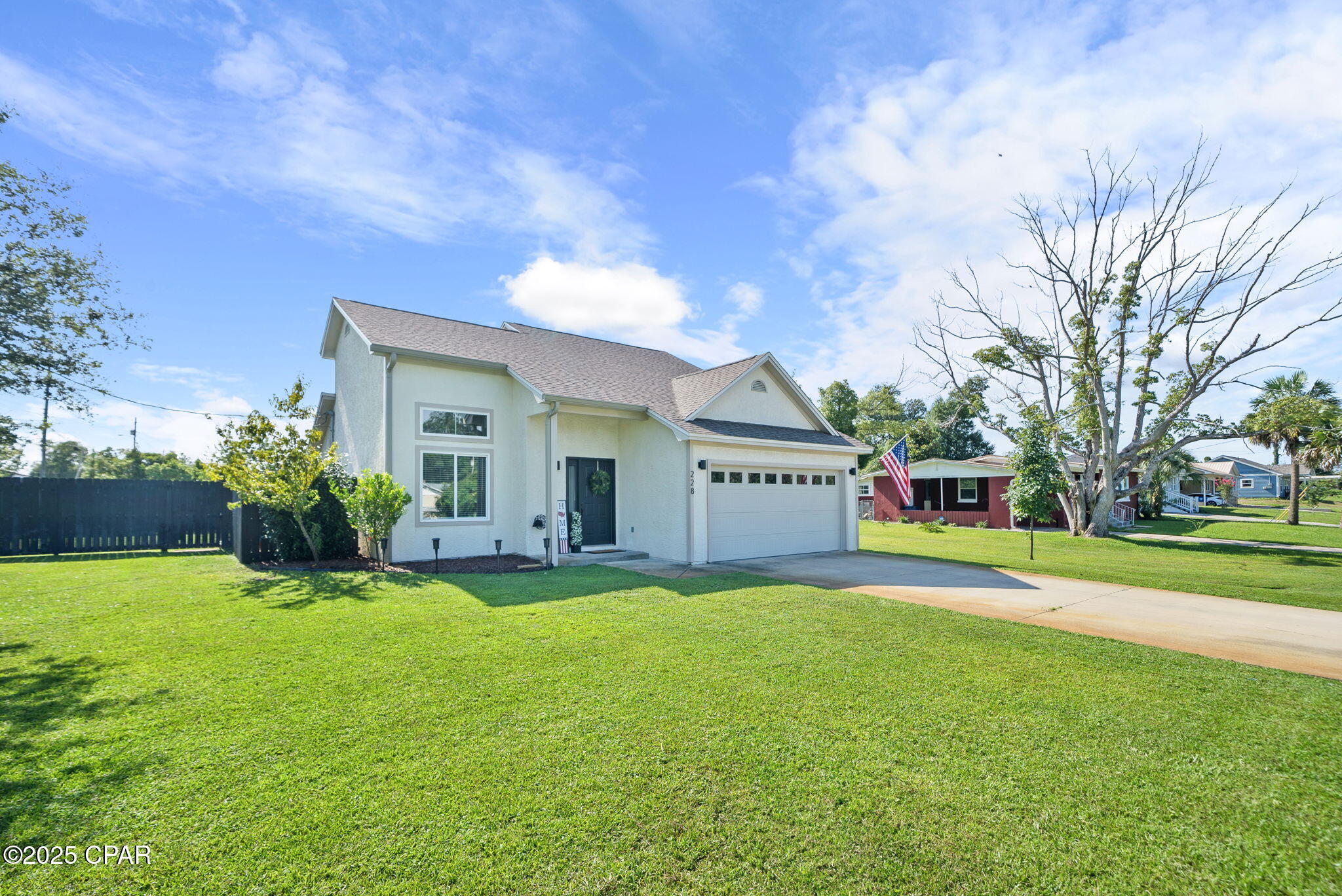 228 N Macarthur Avenue