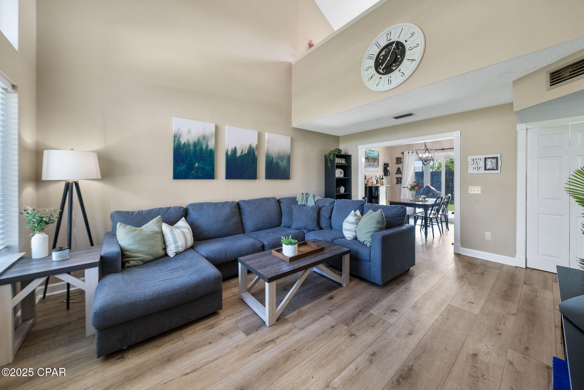 228 N Macarthur Avenue