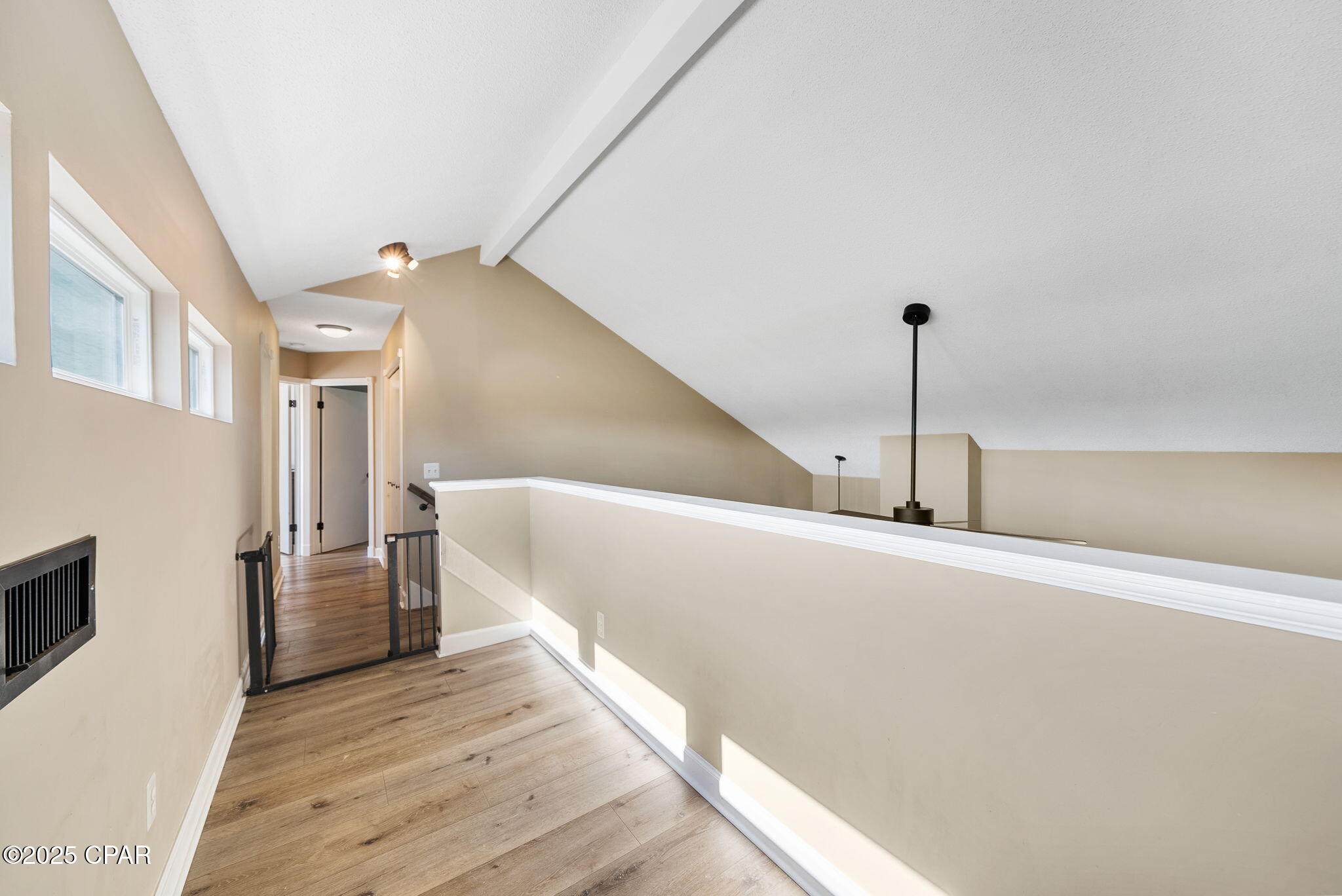 228 N Macarthur Avenue