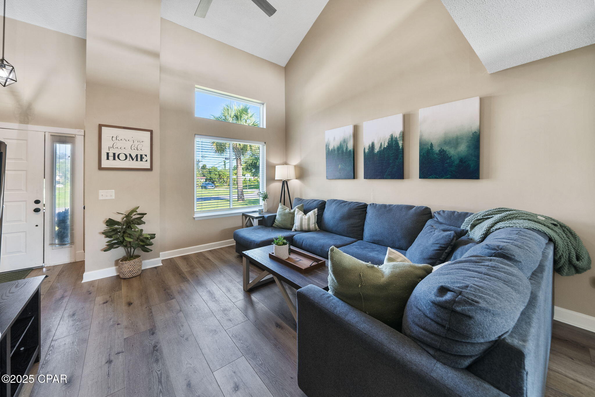 228 N Macarthur Avenue