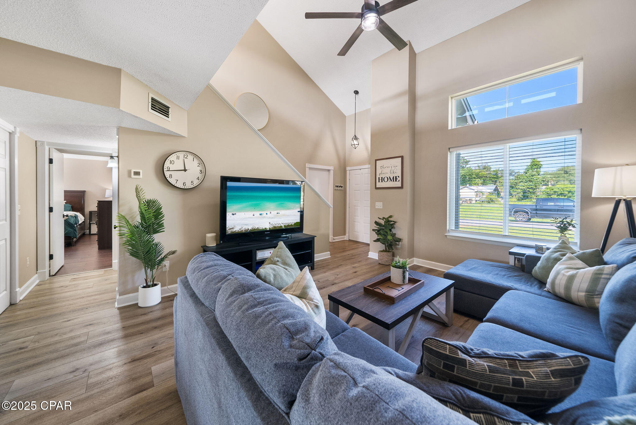 228 N Macarthur Avenue