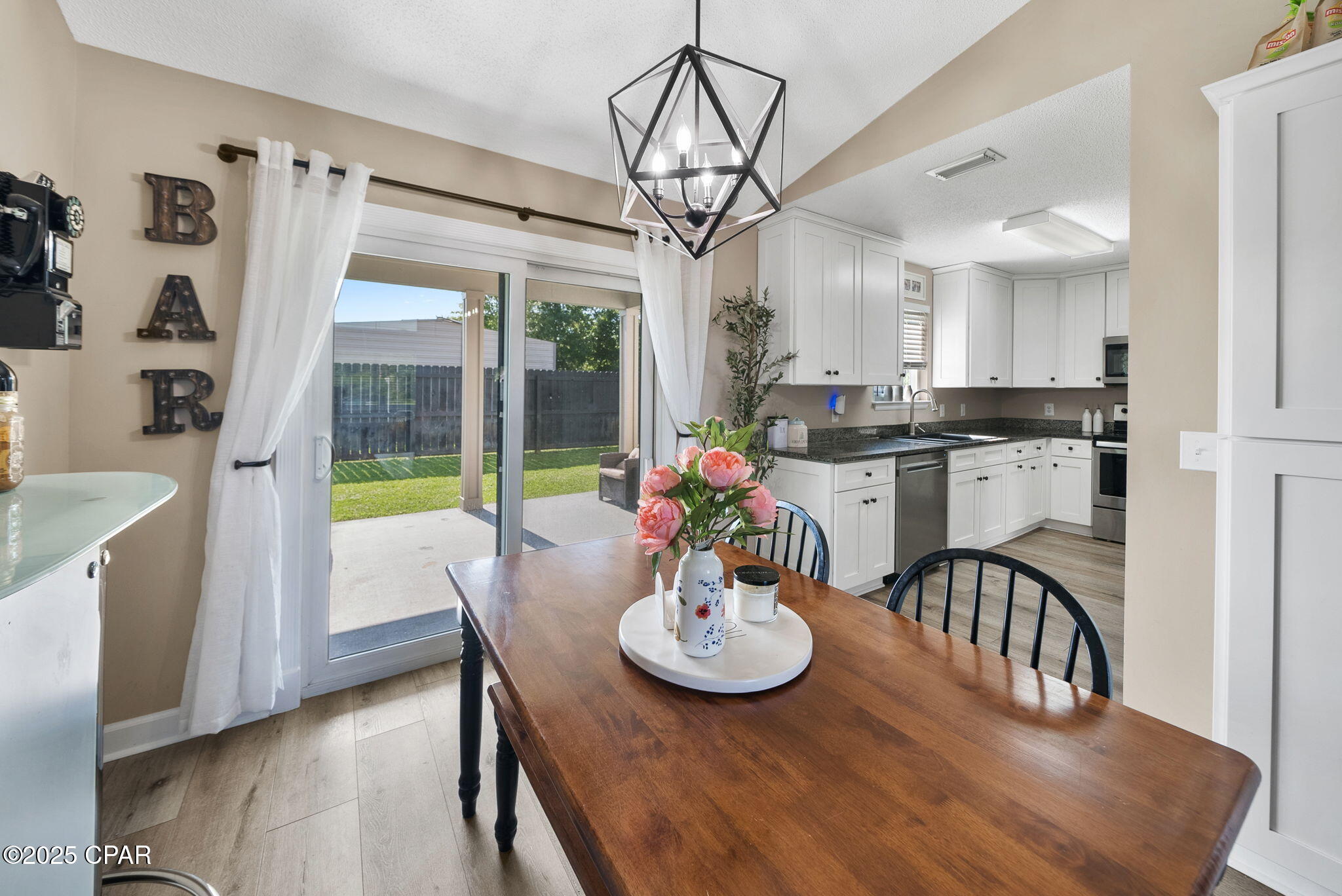 228 N Macarthur Avenue