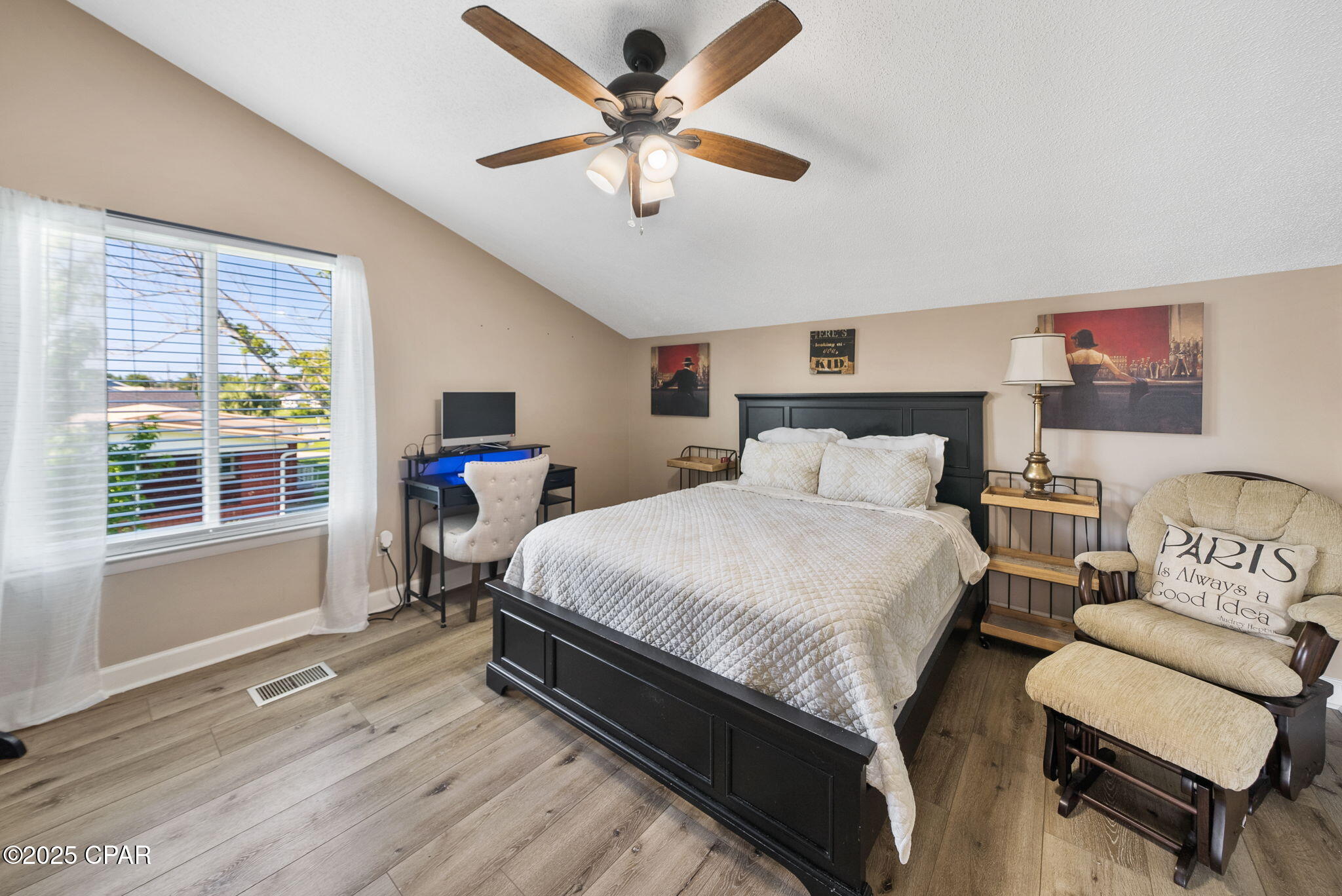 228 N Macarthur Avenue