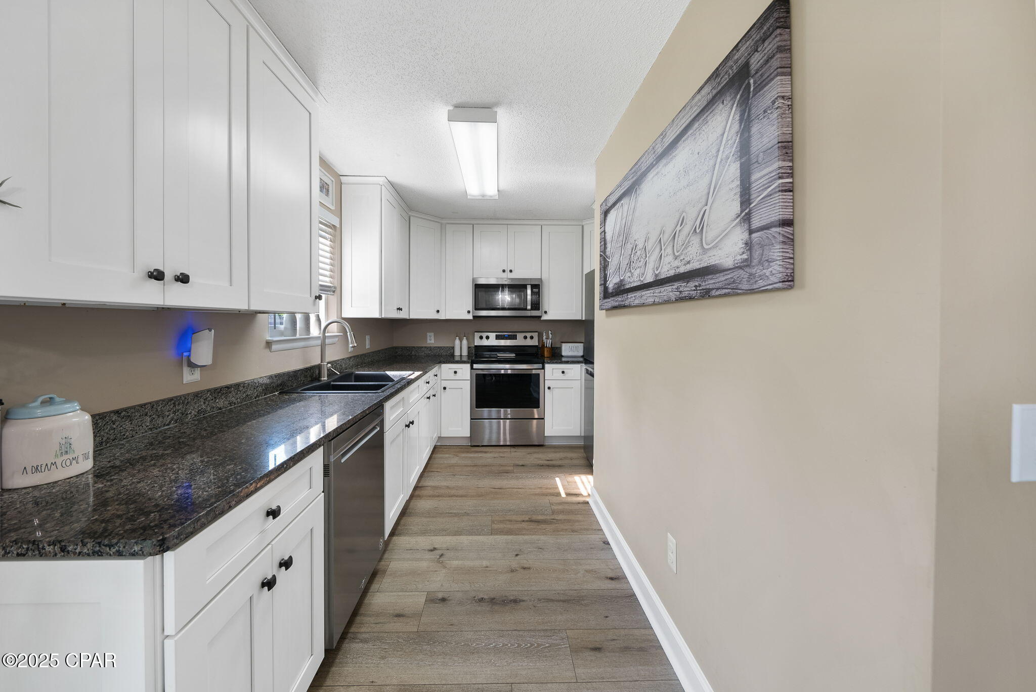 228 N Macarthur Avenue