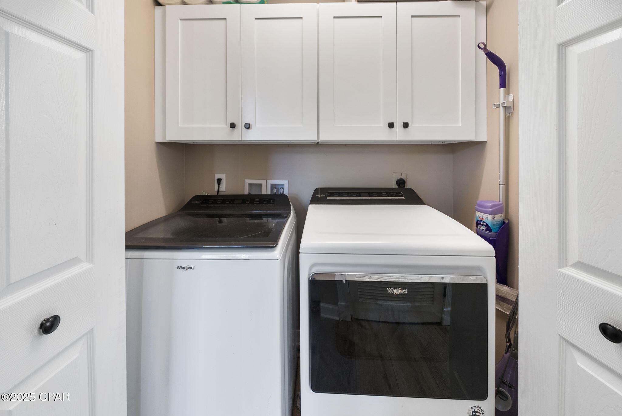 228 N Macarthur Avenue