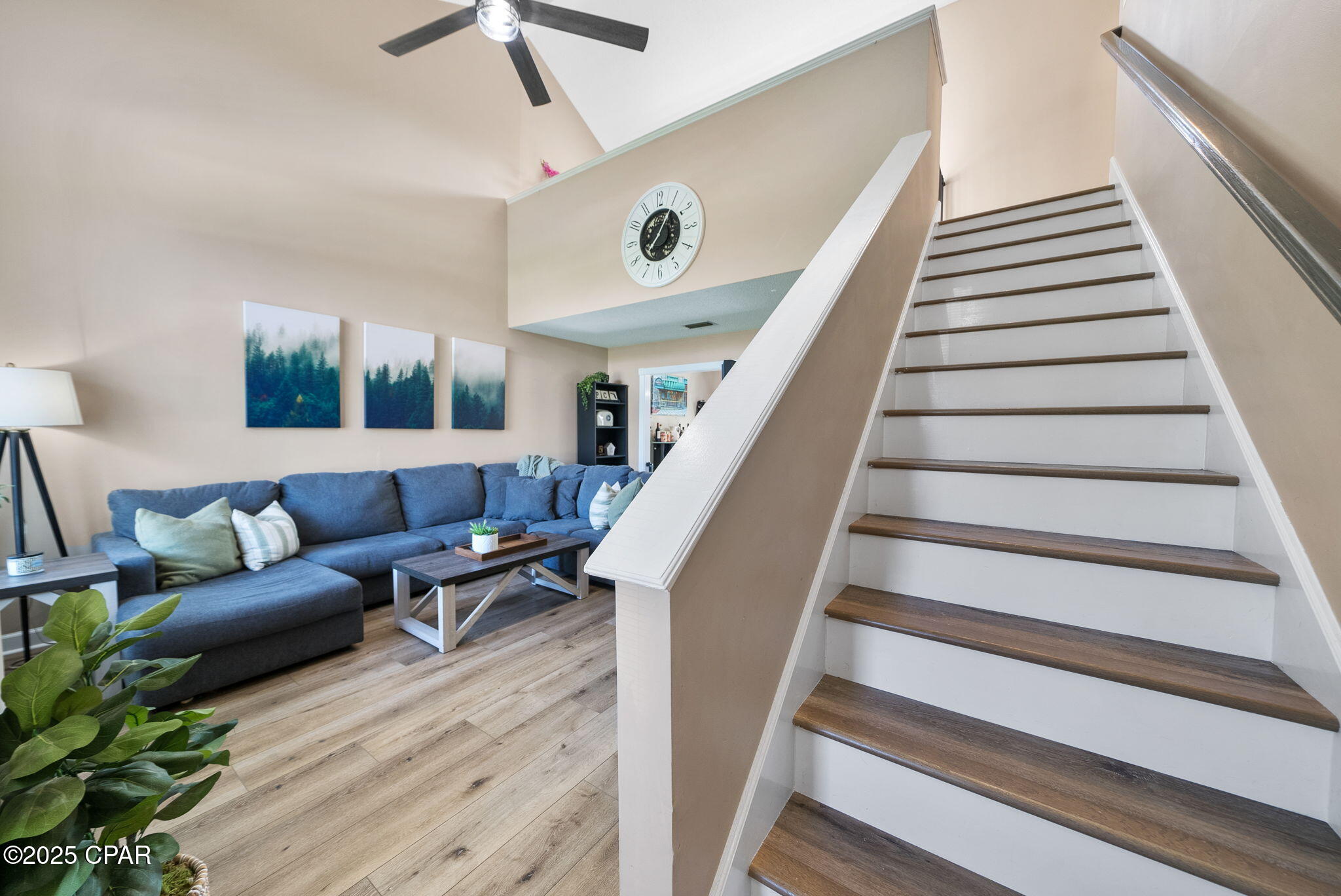 228 N Macarthur Avenue