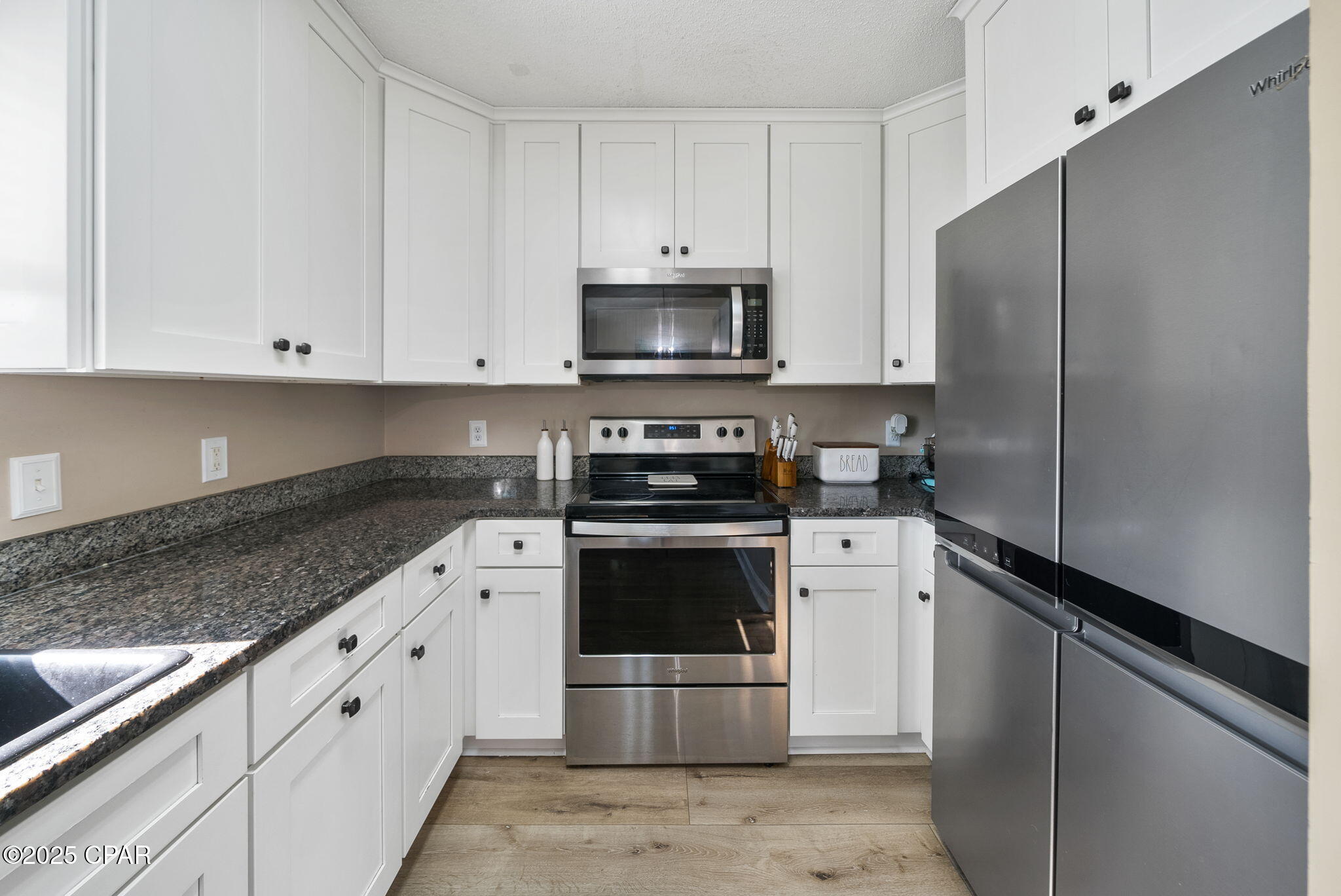 228 N Macarthur Avenue