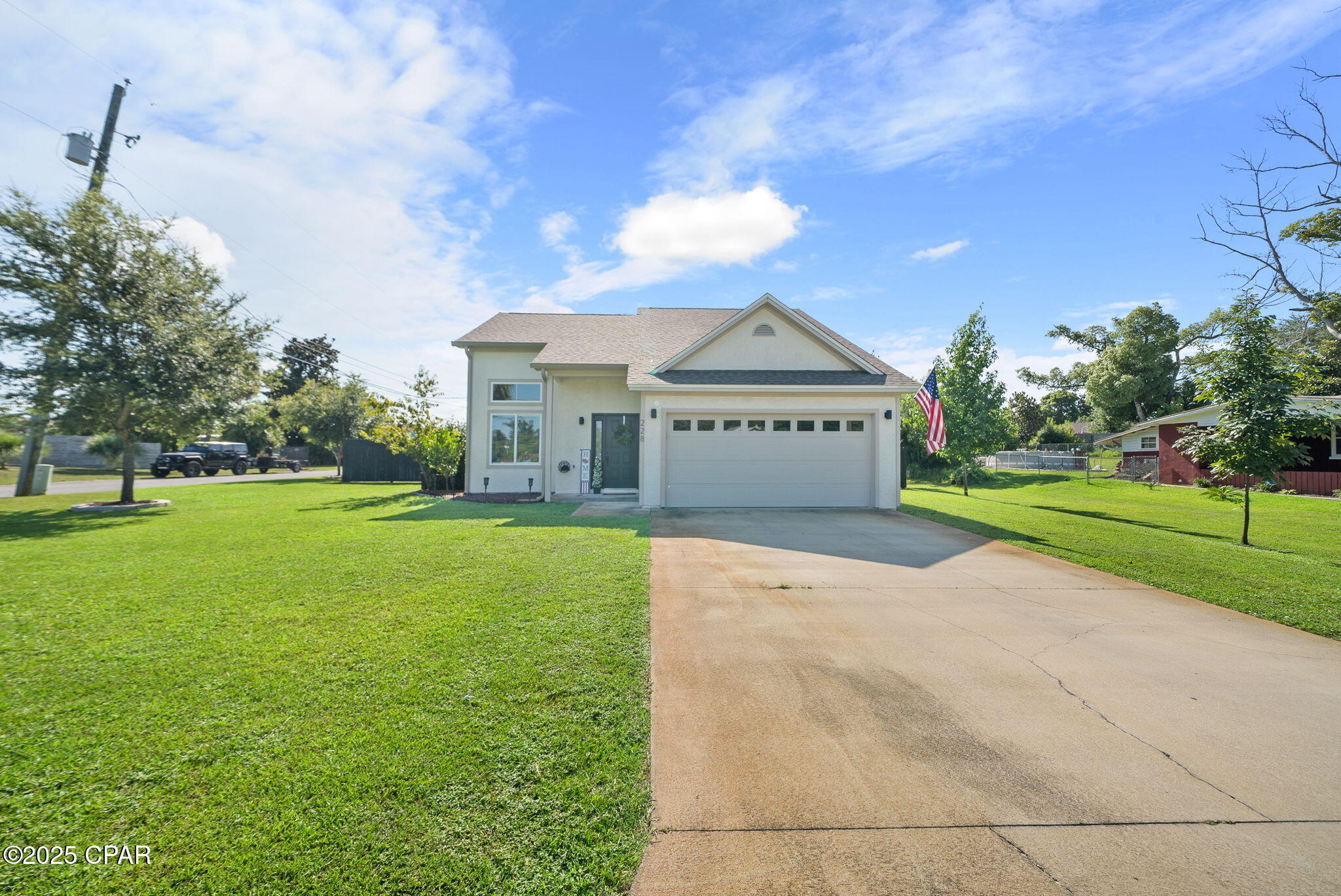 228 N Macarthur Avenue