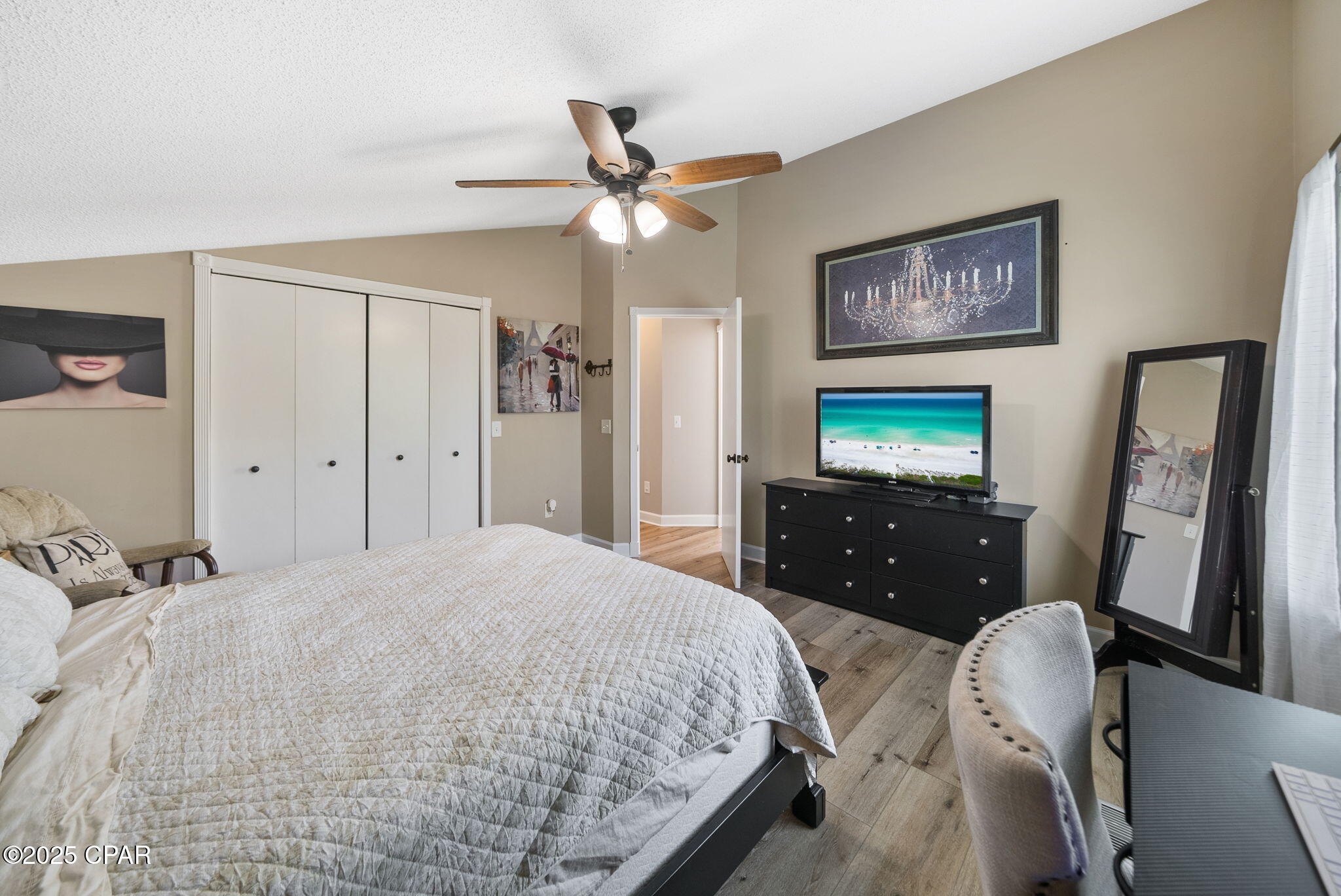 228 N Macarthur Avenue