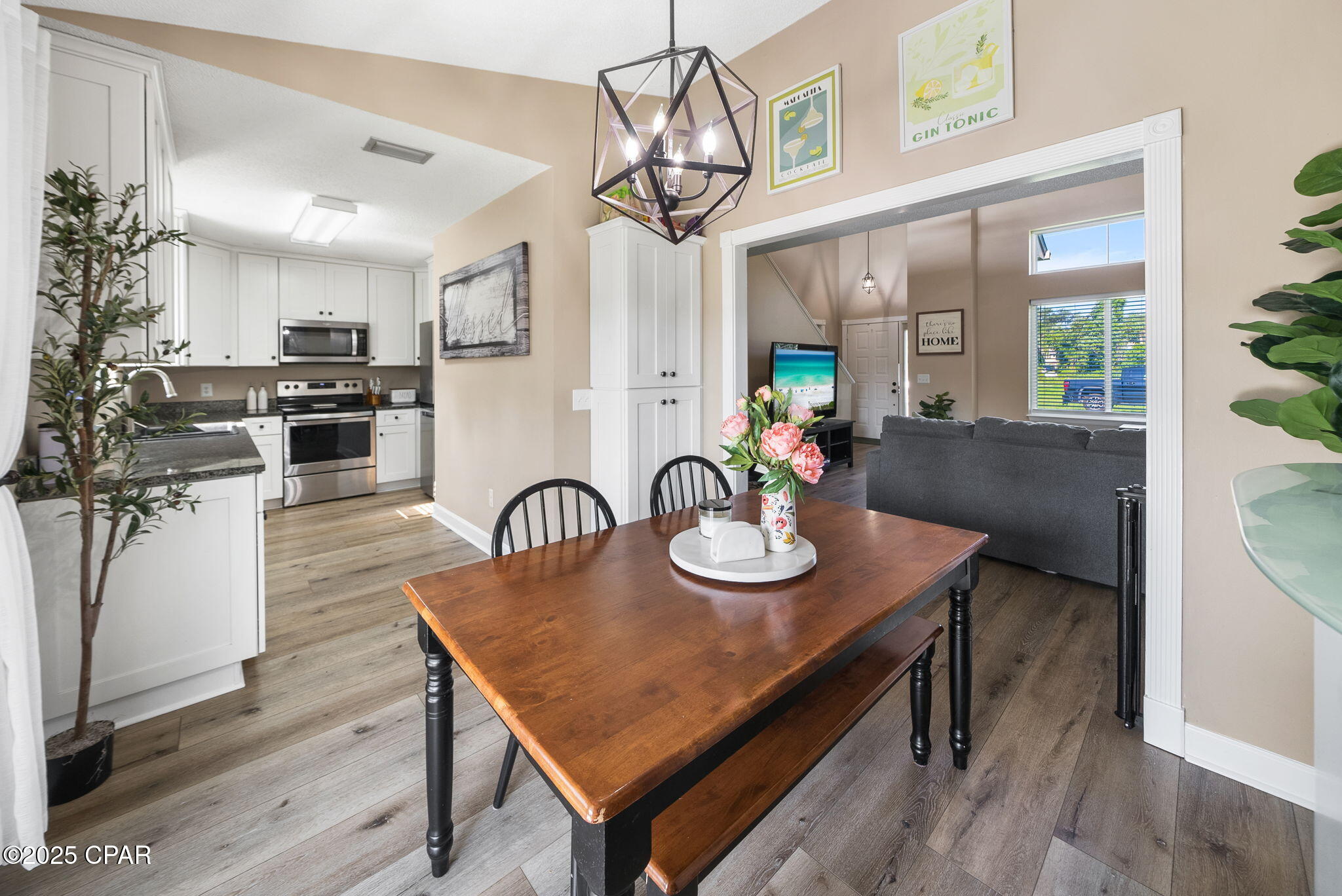 228 N Macarthur Avenue