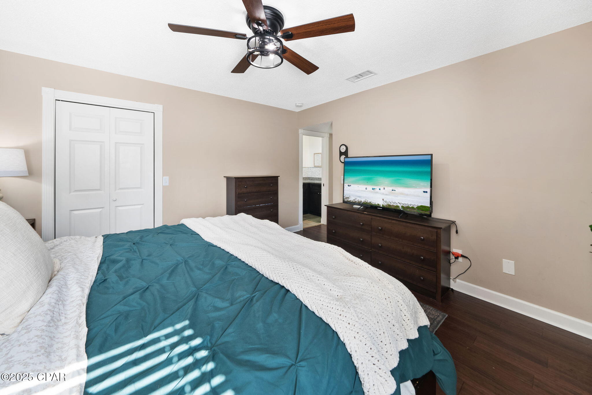 228 N Macarthur Avenue