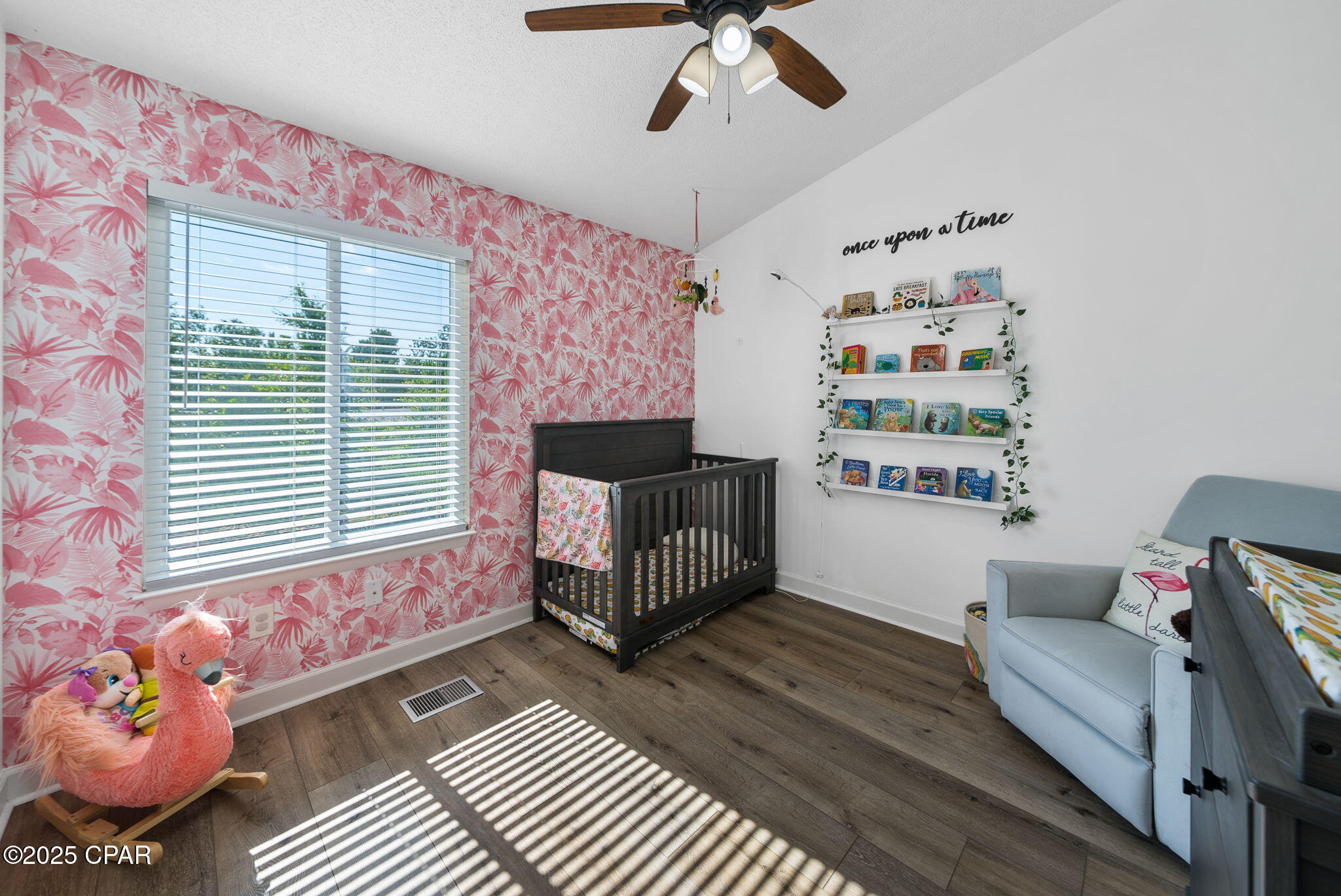 228 N Macarthur Avenue