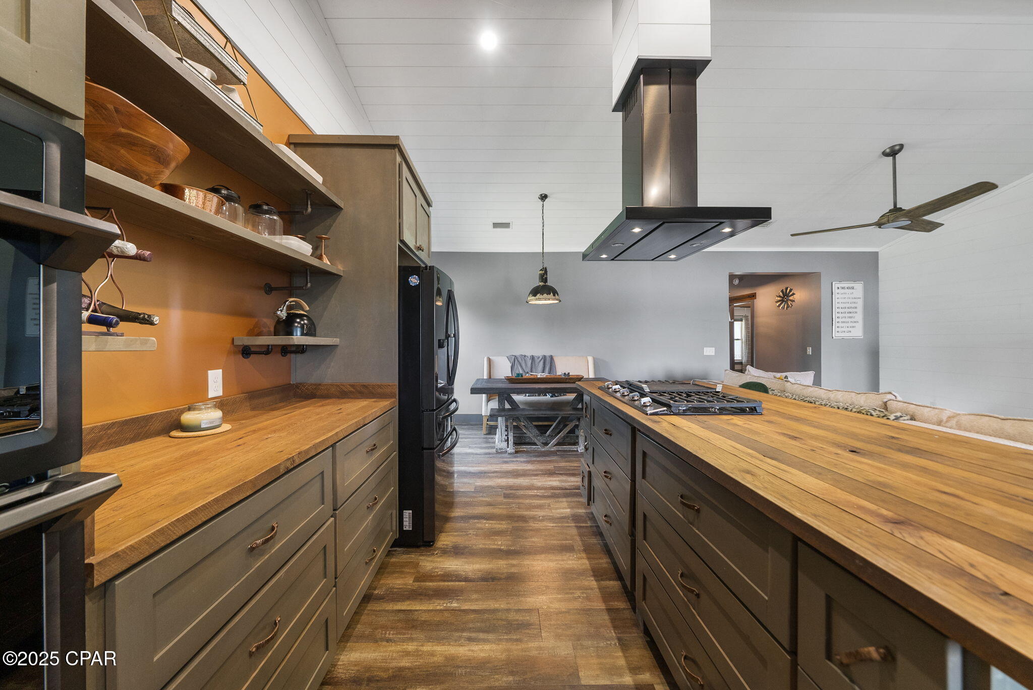 4832 Lake Ridge Drive