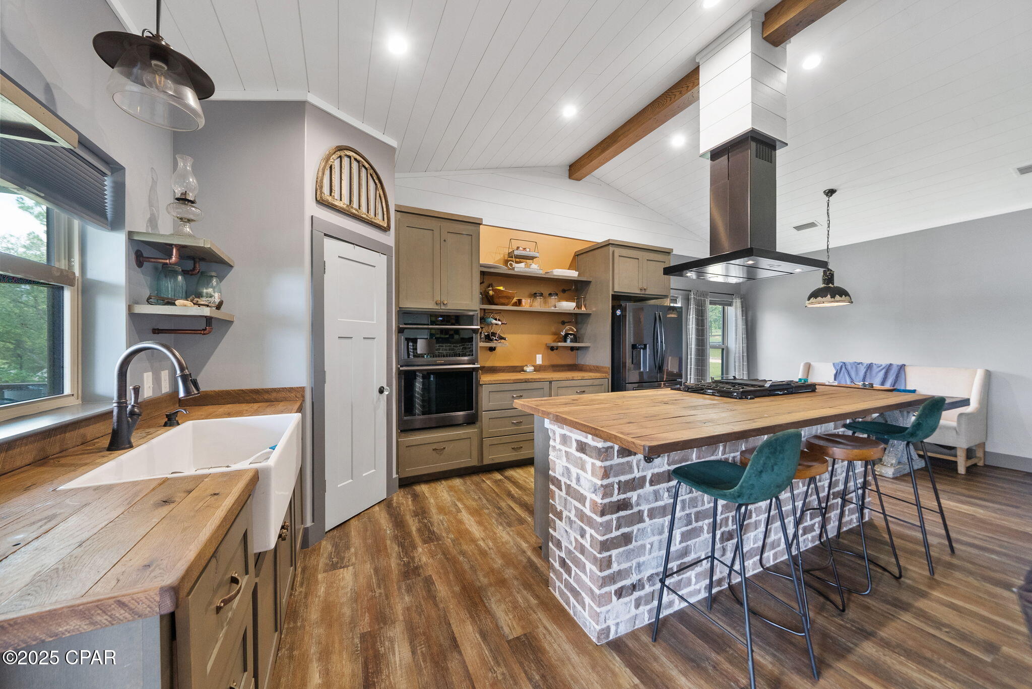 4832 Lake Ridge Drive