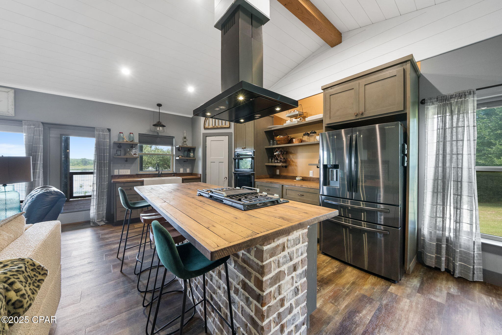 4832 Lake Ridge Drive