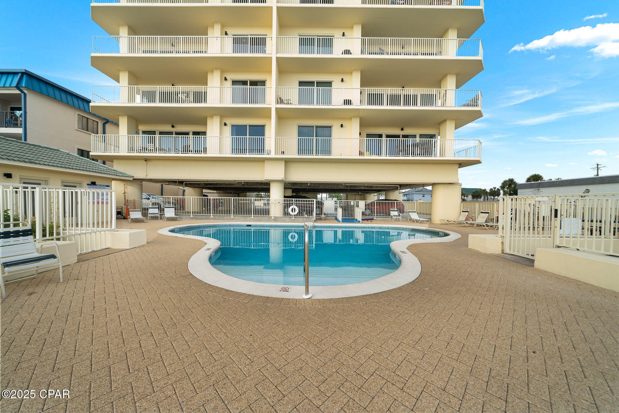 8601 W Surf 15 - Drive 15w