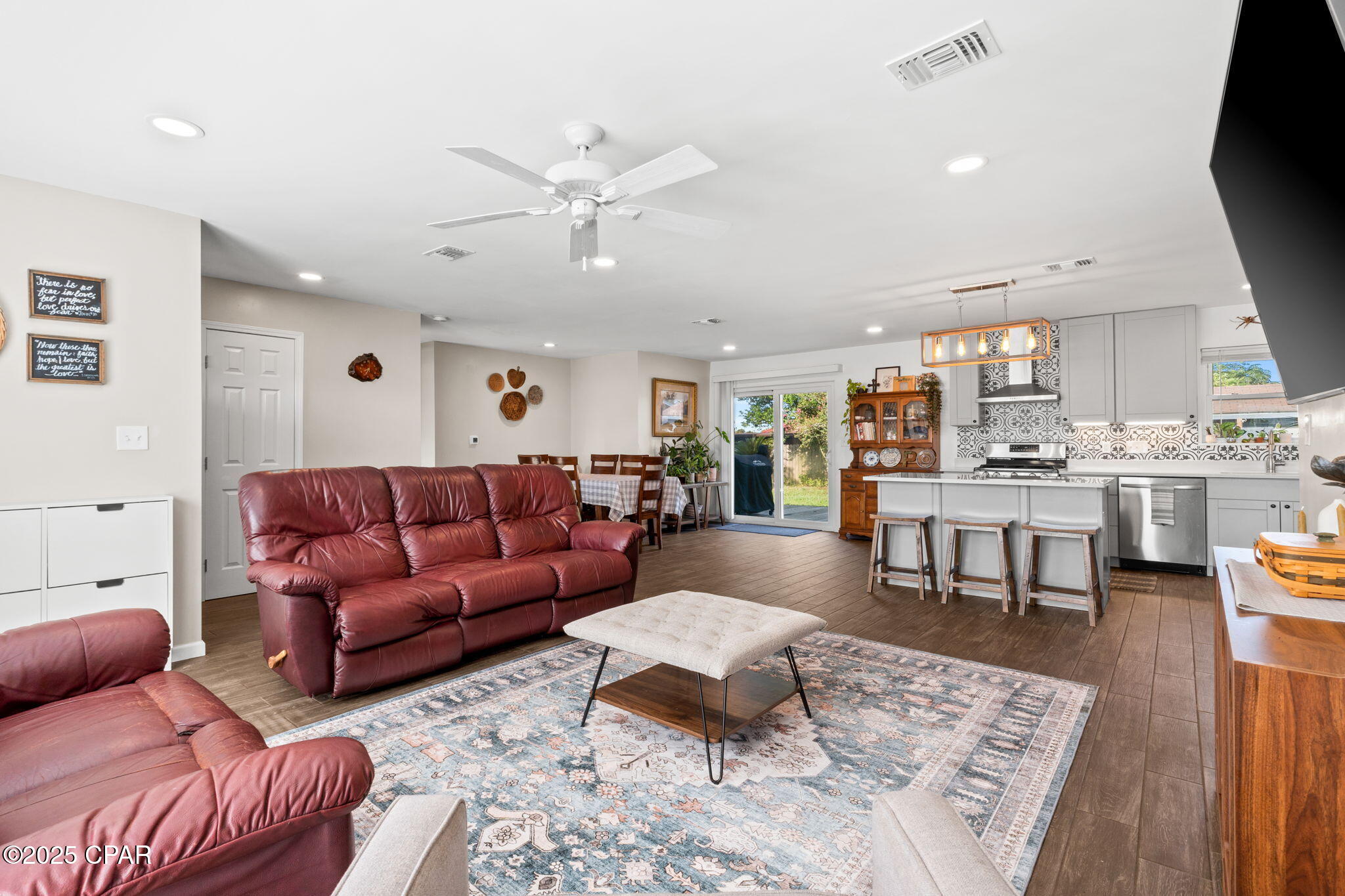 212 S Kimbrel Avenue